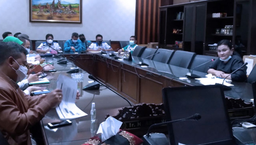 Buruh di Surabaya Datangi Gedung Dewan, Ini Respon Anggota Komisi E DPRD Jatim