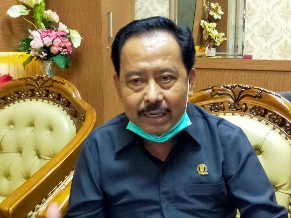 Peduli Warga Isoman,  Legislator  Demokrat Jatim H.Subianto Bagi Sembako