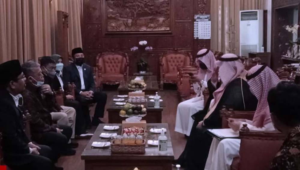 Kunjungi DPRD Jatim, Dubes Arab Saudi Undang Masyarakat Kembali Umrah dan Haji