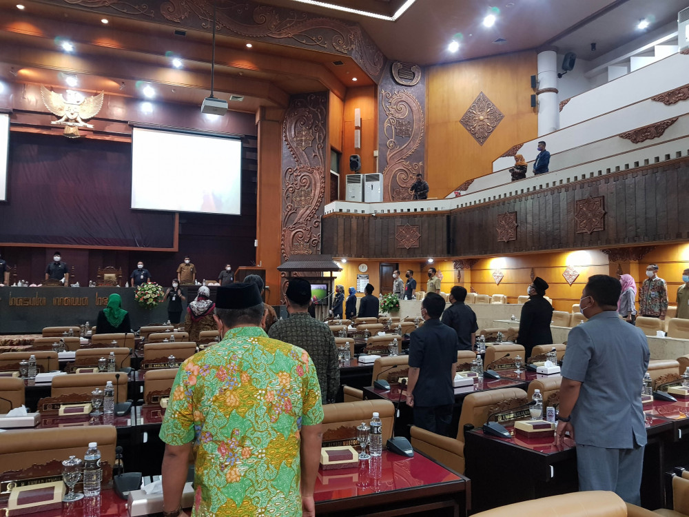 Jawaban Eksekutif Atas PU Fraksi-Fraksi DPRD Jatim Jadi Sorotan