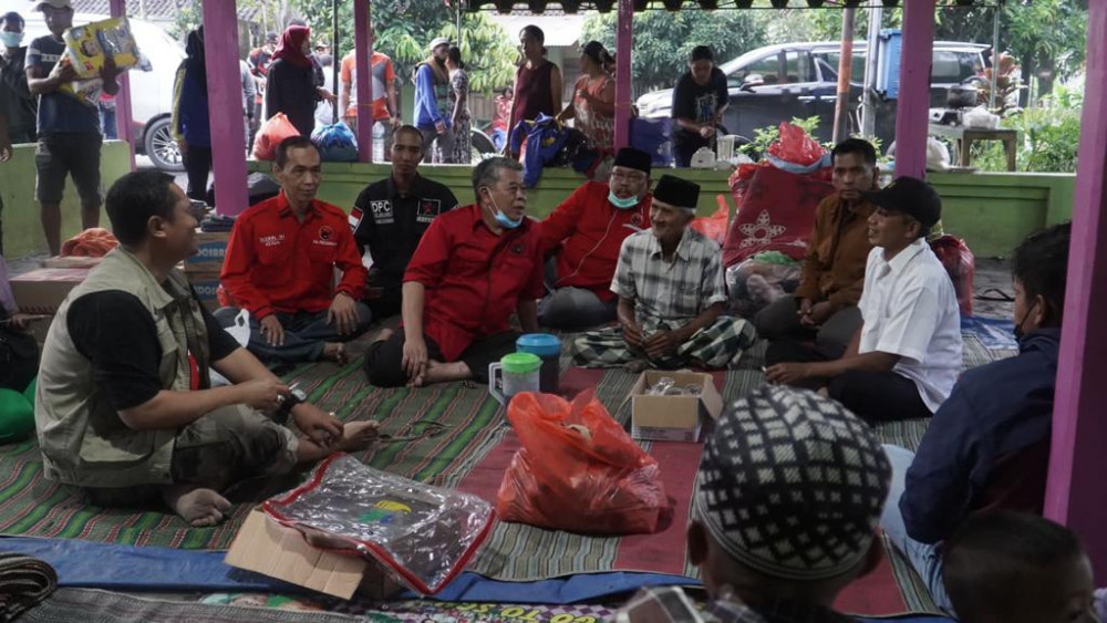 Gunung Semeru Erupsi, Kusnadi Terjun Langsung ke Pengungsian Warga