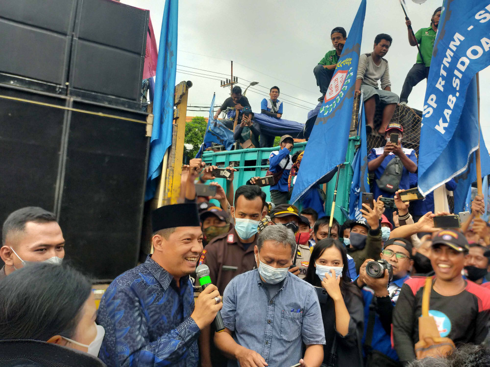 Rugikan Buruh Dan Produsen Rokok, Aturan Kawasan Bebas Rokok Di Jatim Layak  Ditinjau Ulang