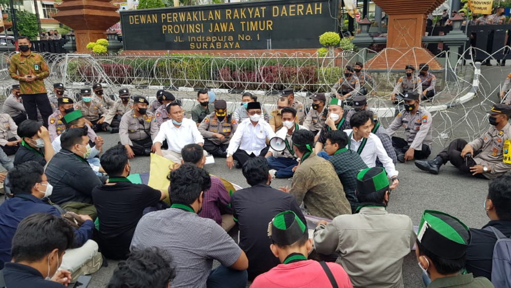 HMI Surabaya Gelar Aksi Kritisi Kebijakan Pemerintah Pusat