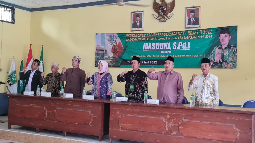 Pemerintah Provinsi dan BPDAS Brantas diminta segera perbaiki jalan longsor akibat aliran sungai Barantas di Kawasan Mojokerto