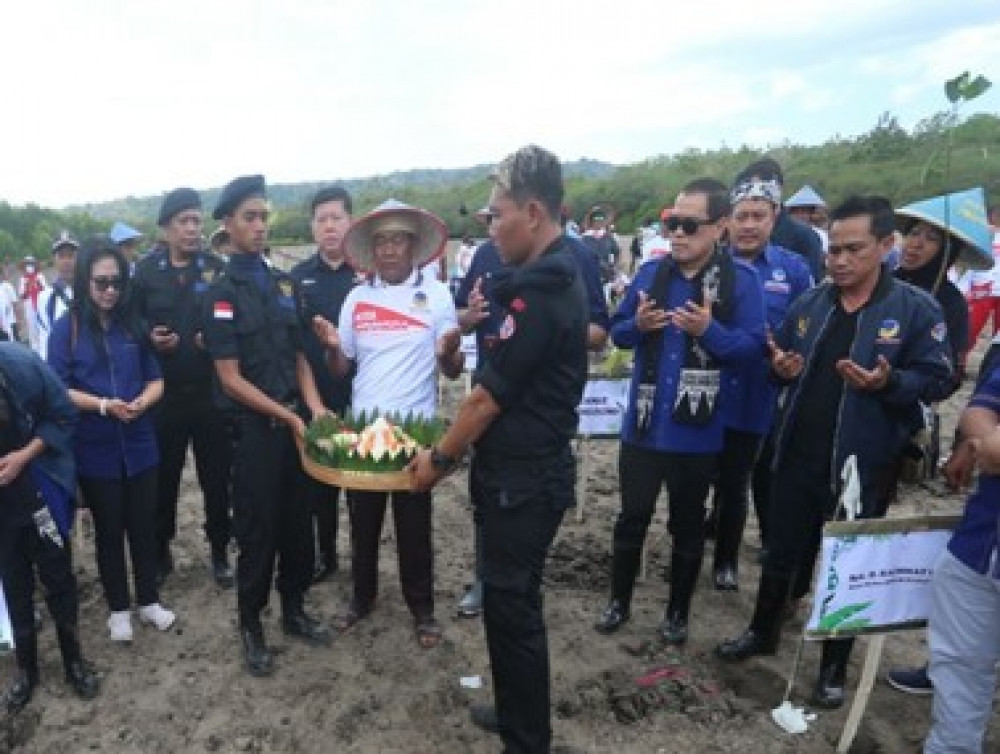 DPW Nasdem Gelar Kegiatan Penghijauan Sebagai Rangkaian Aksi Kenduri di Banyuwangi