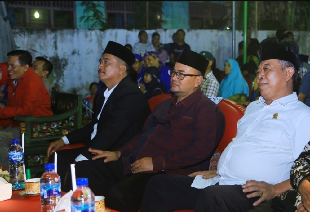 Ketua DPRD Jatim dan Bupati Probolinggo Berdampingan Tonton Rukun Budaya di Kalisalam