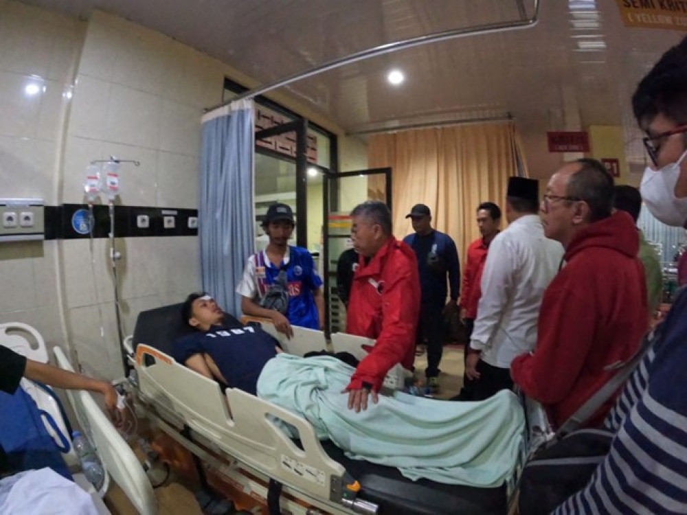 Ketua DPRD Jatim Tinjau Penanganan Korban Kerusuhan di Stadion Kanjuruhan