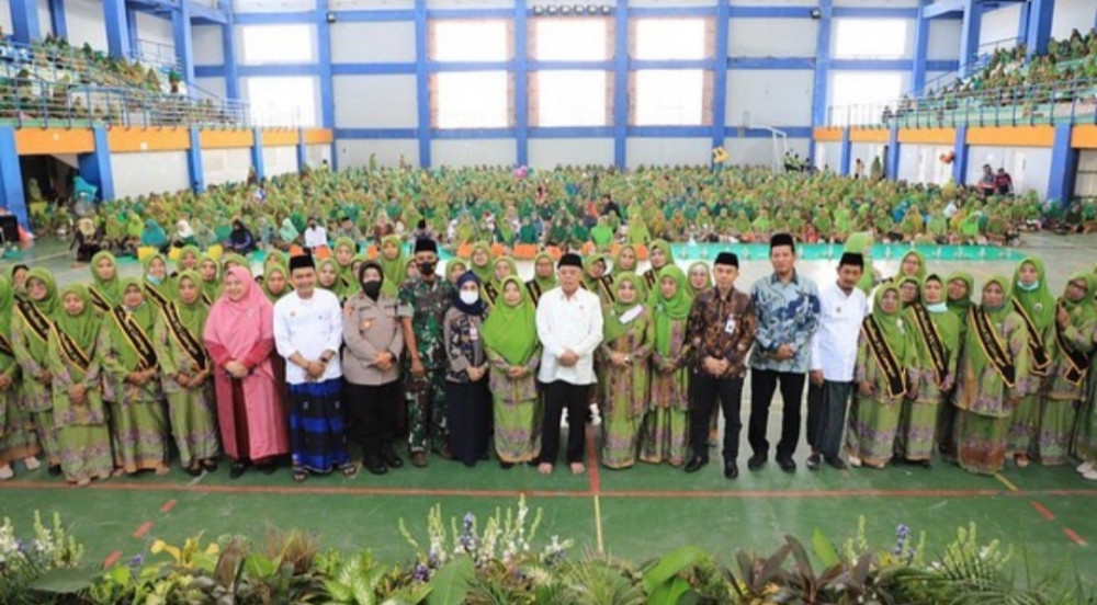 Hadiri Pelantikan Muslimat NU Lamongan, Ketua DPRD Jatim Minta Bersiap Hadapi Resesi Ekonomi