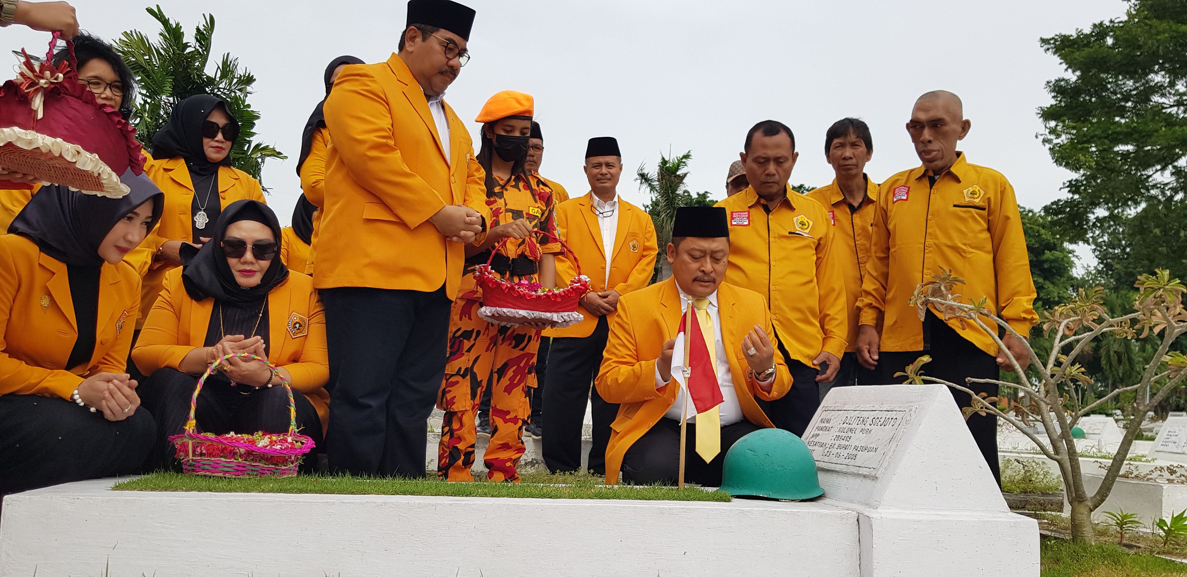 Ketua MKGR Jatim, Kodrat Sunyoto sekaligus menjadi inspektur upacara Peringatan HUT Ke-63 MKGR