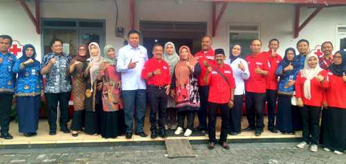 Komisi E melakukan kunjungan kerja ke Kantor PMI Kota Batu di Jl. Kartini, Selasa (17/1).