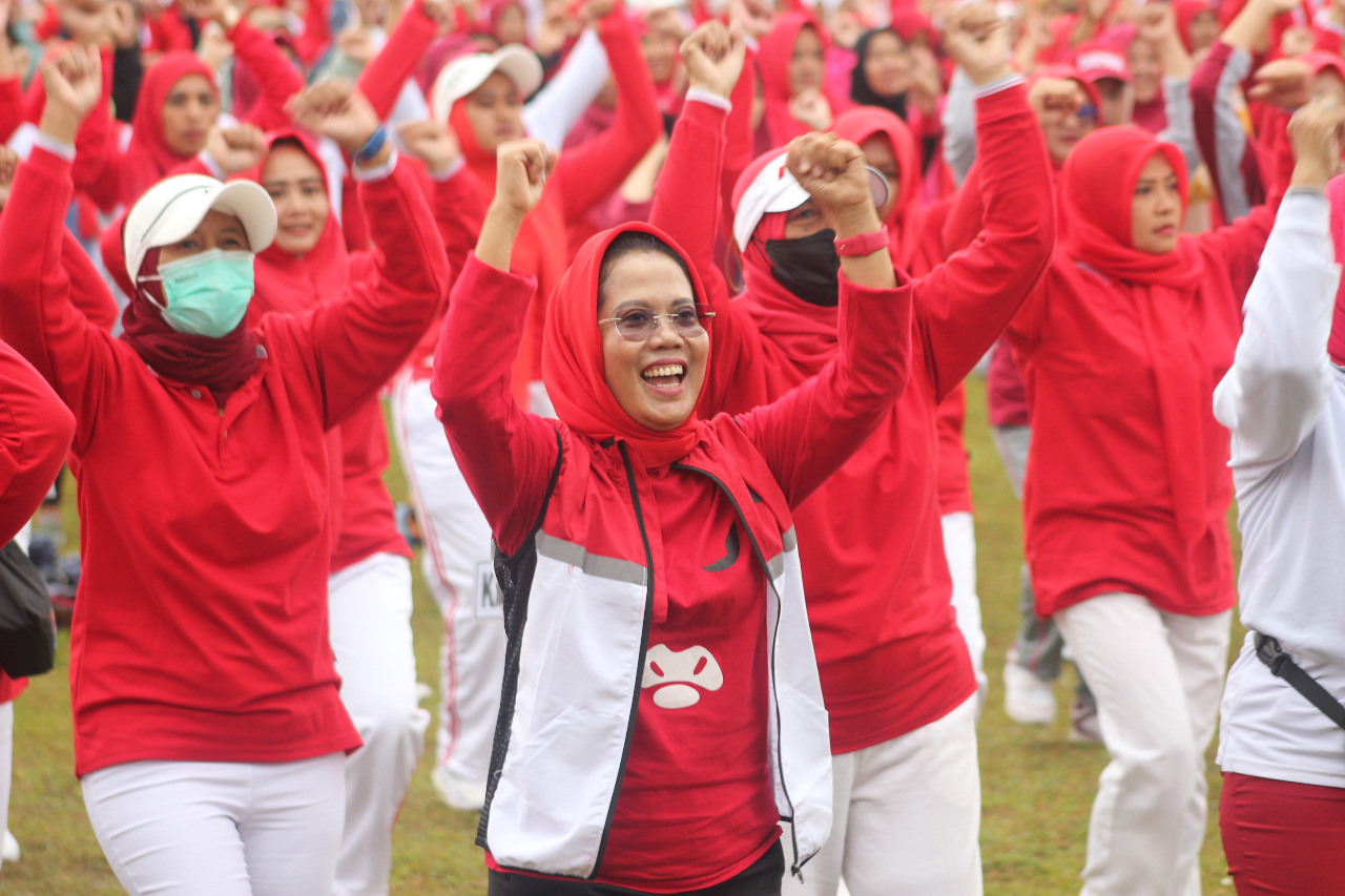 Kegiatan Senam Sicita bersama dengan ibu-ibu se-Kecamatan Poncokusumo.
