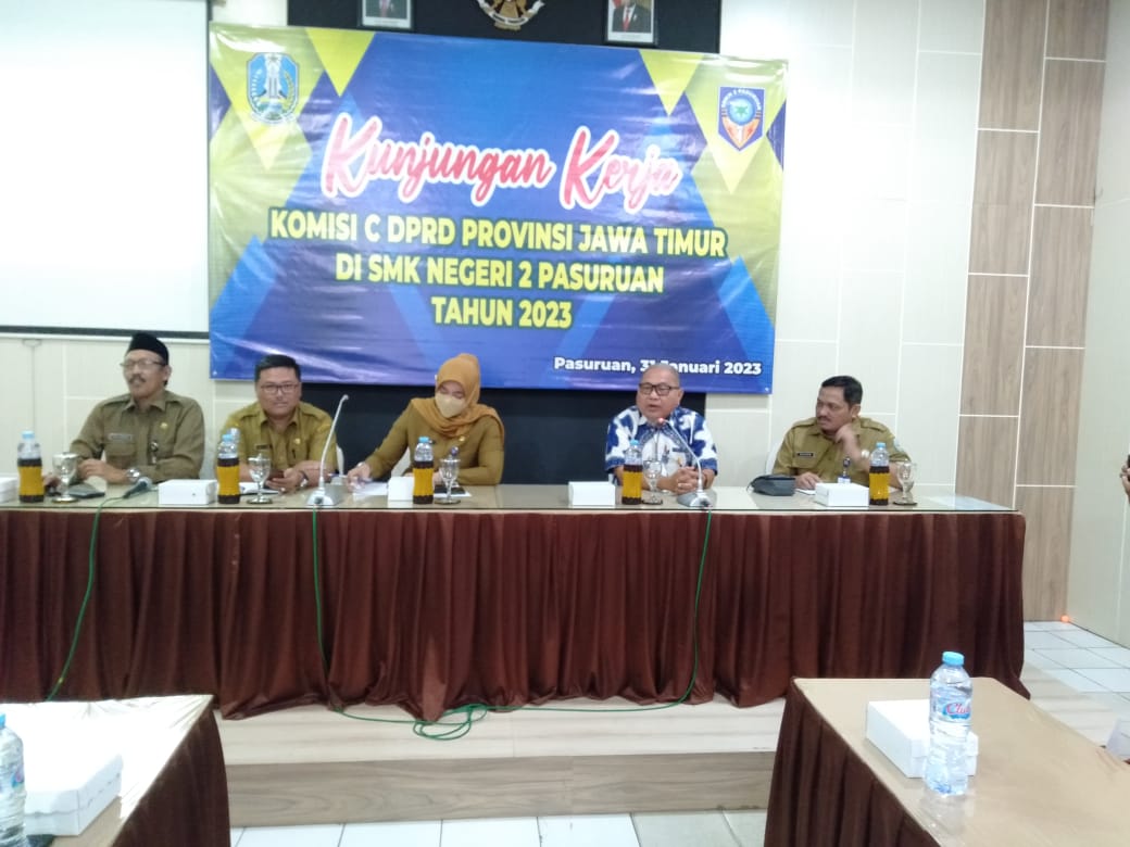 Komisi C DPRD Provinsi Jawa Timur melakukan kunjungan kerja ke SMKN 2 Kota Pasuruan, Selasa (31/1).