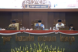 Paripurna: Jawaban Gubernur Jatim Atas PU Fraksi DPRD Terhadap Perubahan Raperda BUMD