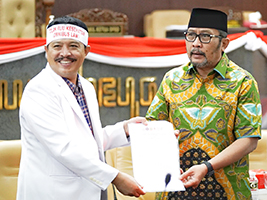 Tolak RUU Kesehatan Omnibus Law, Ratusan Tenaga Kesehatan di Jawa Timur Datangi DPRD Jatim