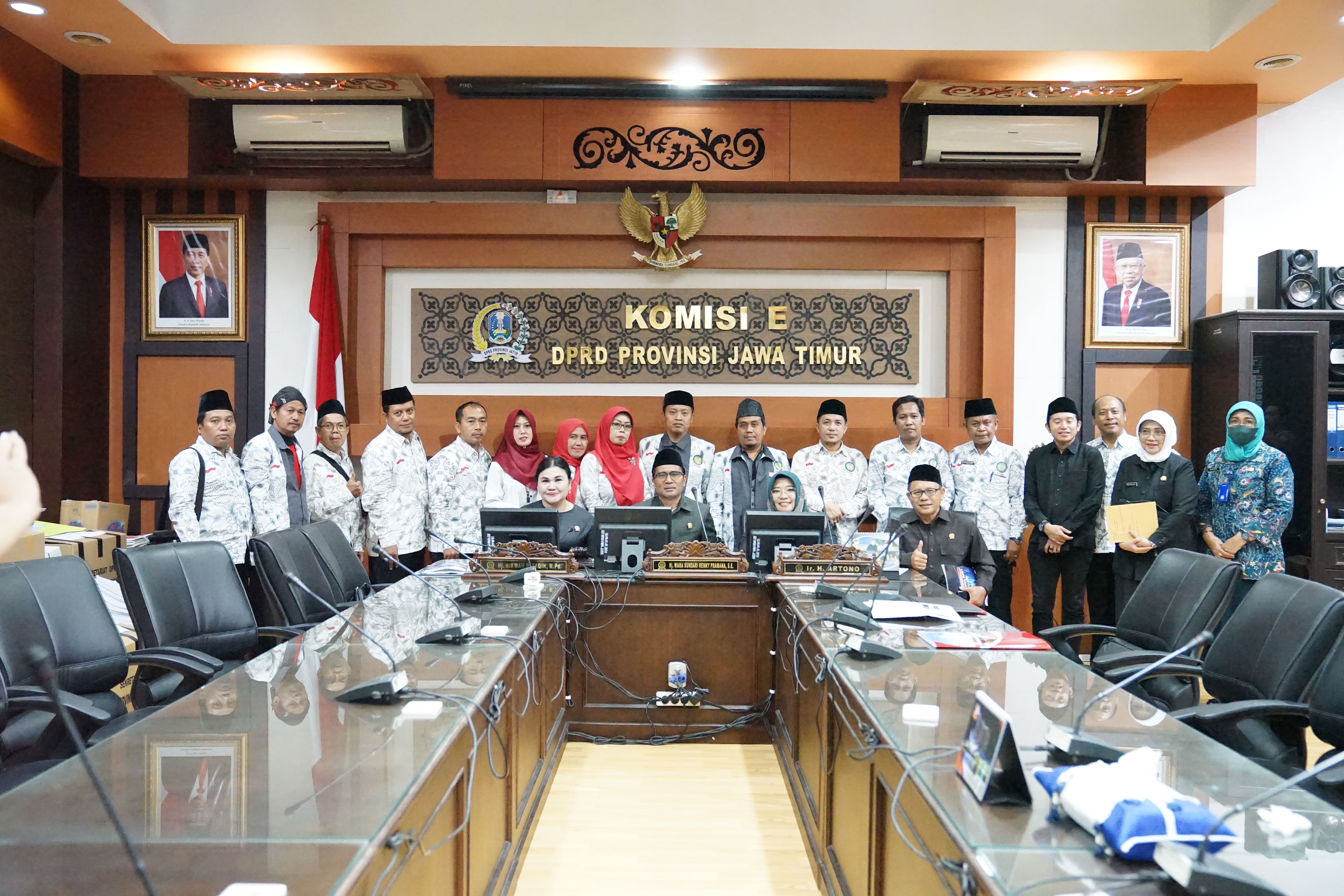 Anggota Komisi E DPRD Jawa Timur Adam Rusydi siap menyalurkan aspirasi Persatuan Guru Swasta Indonesia (PGSI) Jawa Timur