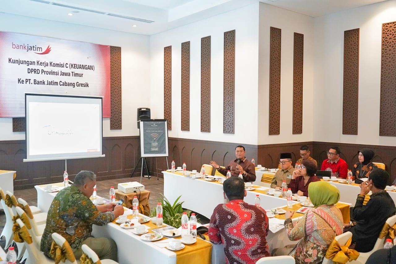 Anggota Komisi C DPRD Jawa Timur Agus Wicaksono meminta Bank Pembangunann Daerah Jawa Timur (Bank Jatim) untuk meningkatkan penyaluran kredit bagi petani potensial dan  UMKM.
