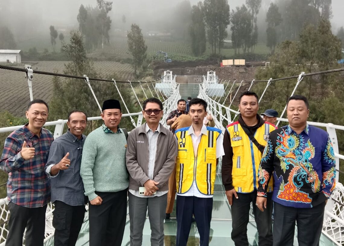 Pastikan Aman Wisatawan, Komisi D DPRD Jatim Turun Gunung Pantau  Jembatan Kaca Bromo Probolinggo