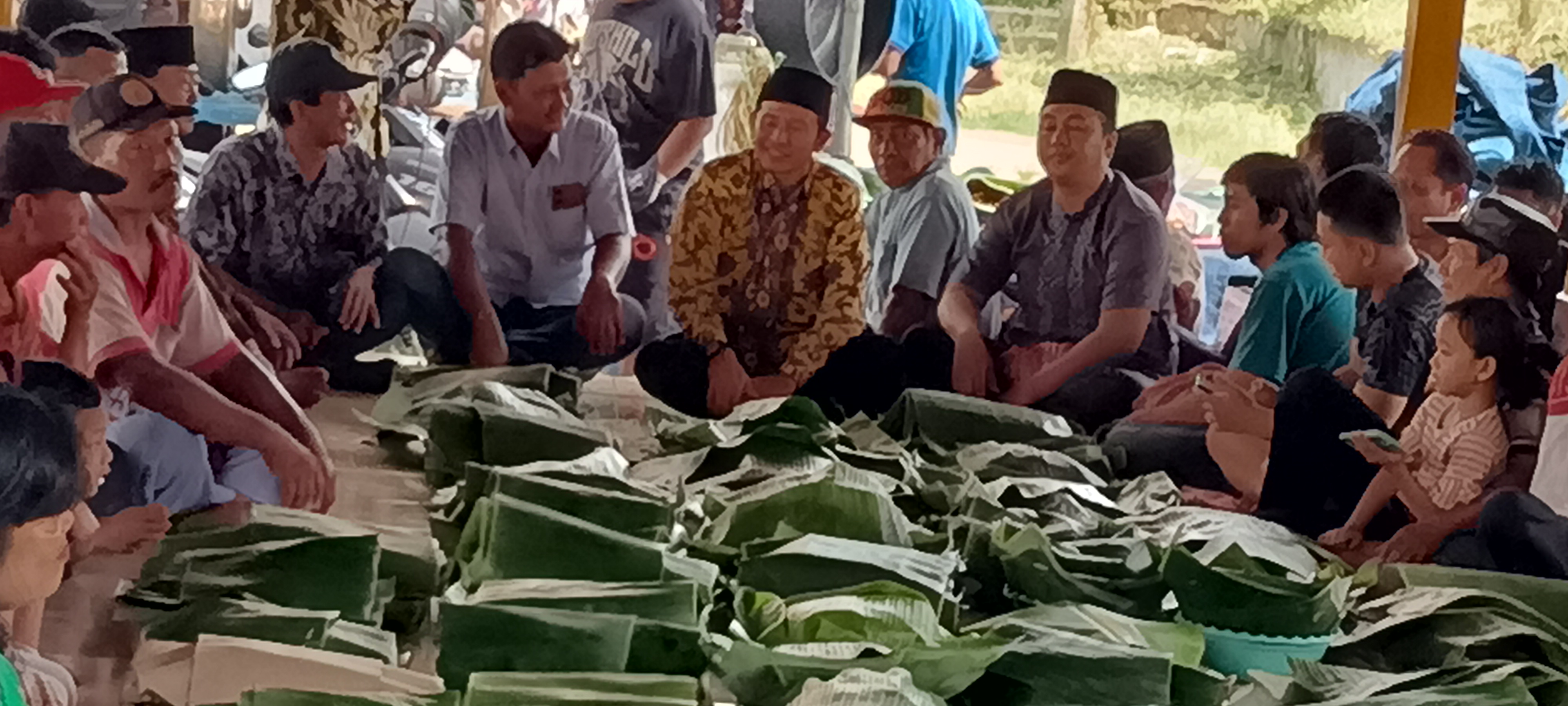 Acara Ruwat Desa Bakung Pringgodani yang diramaikan lebih dari 200 warga, dan dihadiri oleh anggota DPRD provinsi Jatim Adam Rusydi