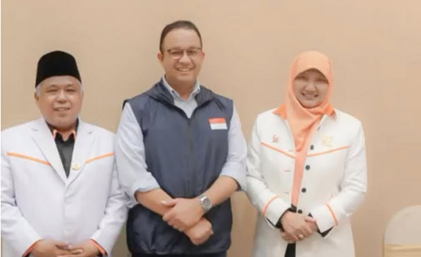 Ketua umum DPW PKS Jatim Irwan Setiawan bersama bendahara DPW PKS Jatim Lilik Hendarwati mendampingi calon Presiden RI Anies Baswedan safari ke Jawa Timur