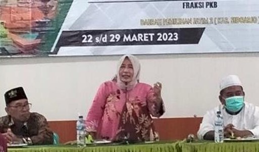 Hj. Anik Maslachah,  Wakil Ketua  DPRD Jatim