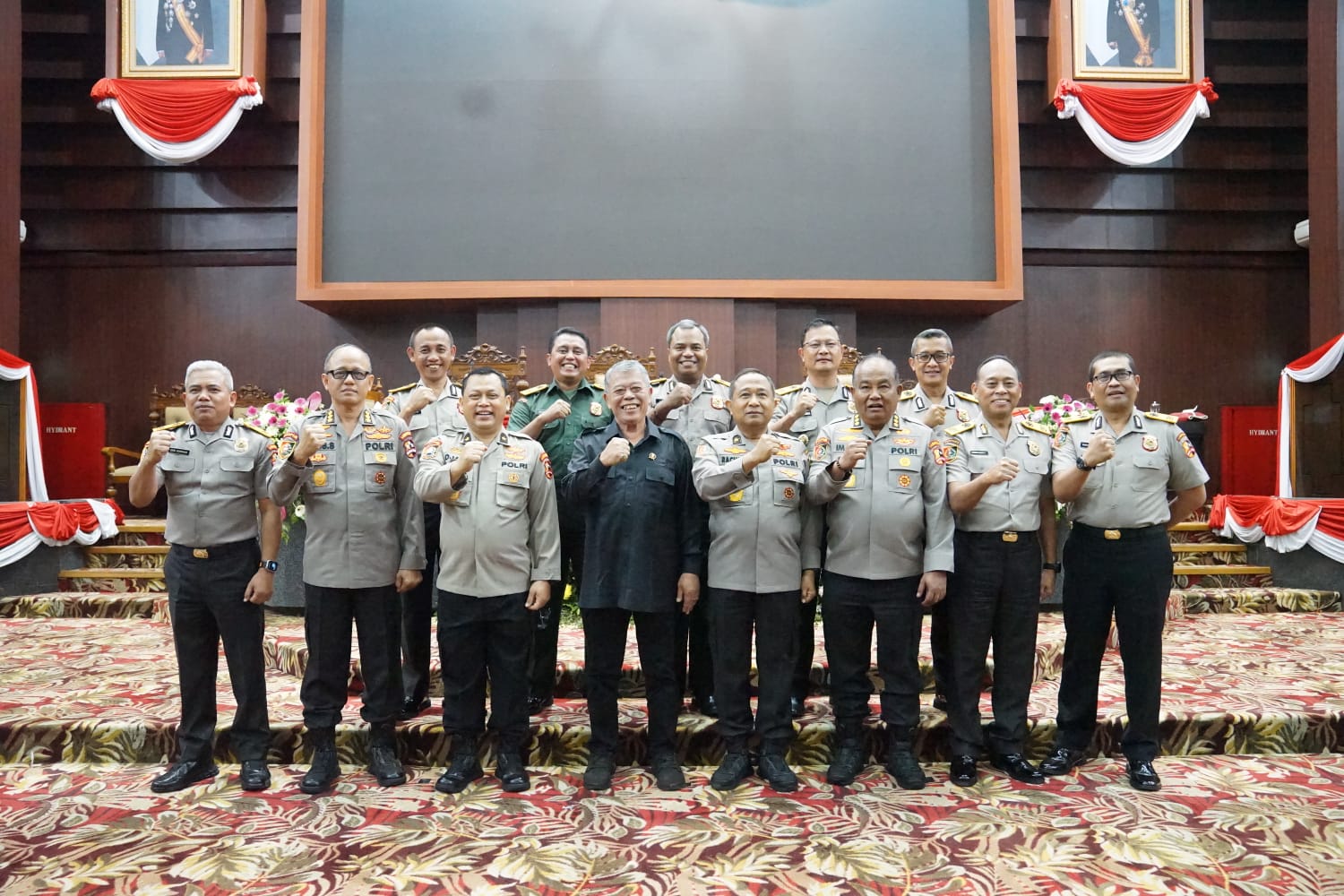 Ketua DPRD Provinsi Jawa Timur Kusnadi  menerima kunjungan peserta Didik Sespimti Polri Dikreg ke-32