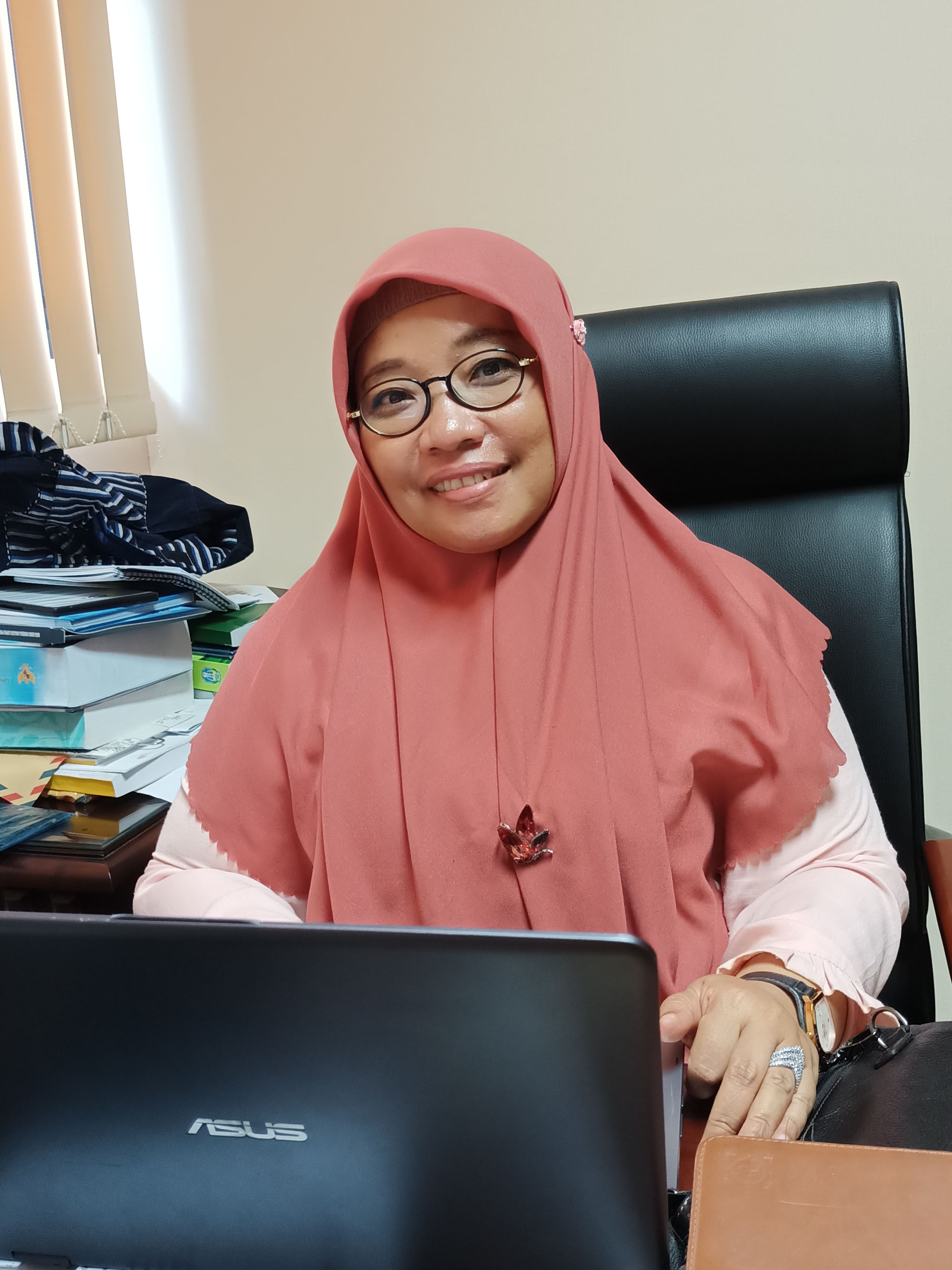 Anggota DPRD provinsi Jatim Hikmah Bafaqih MPd