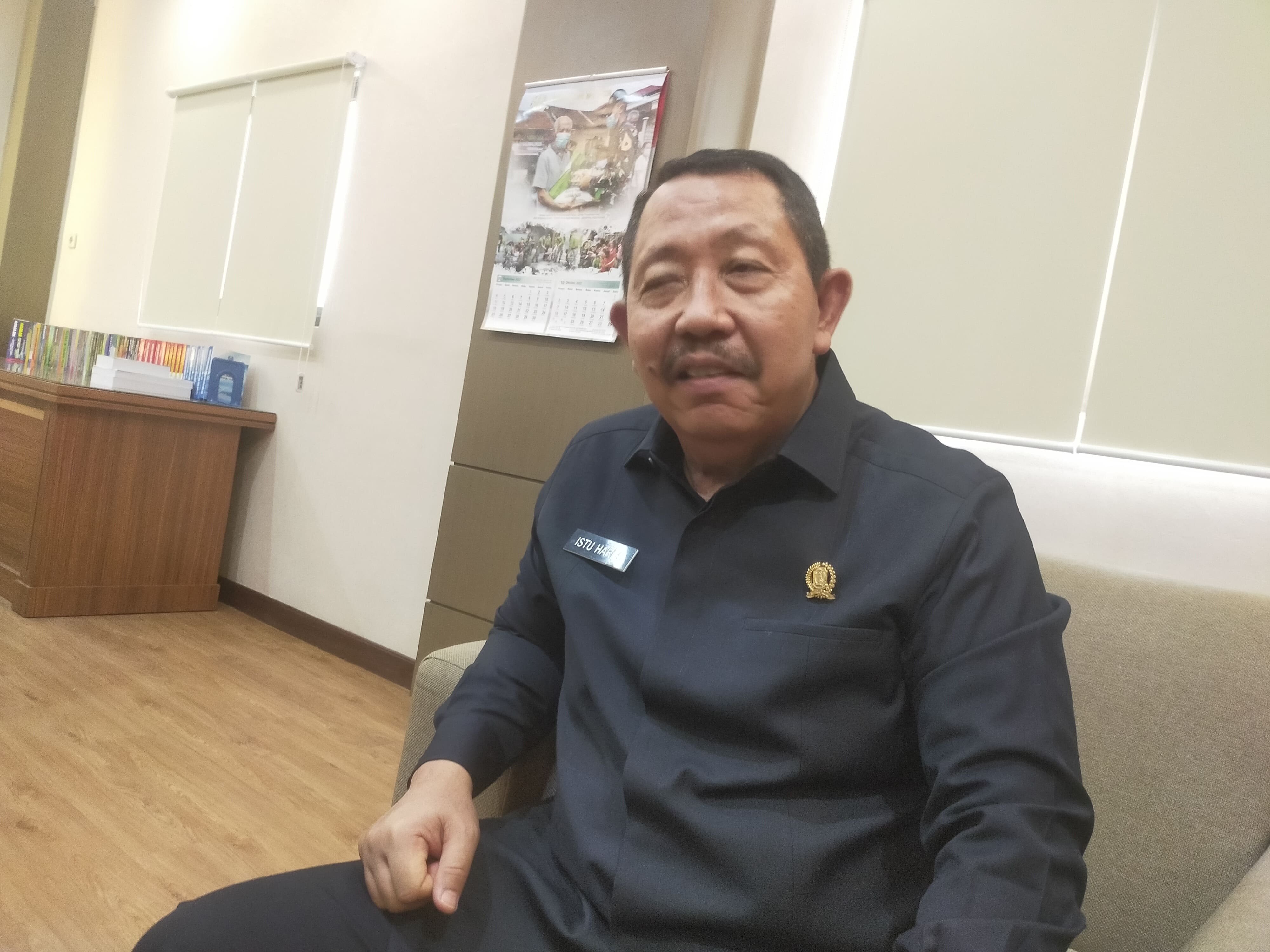 Anggota Pansus LKPJ Gubernur DPRD Jawa
Timur Mayjen TNI (Purn) Istu Hari Subagyo
