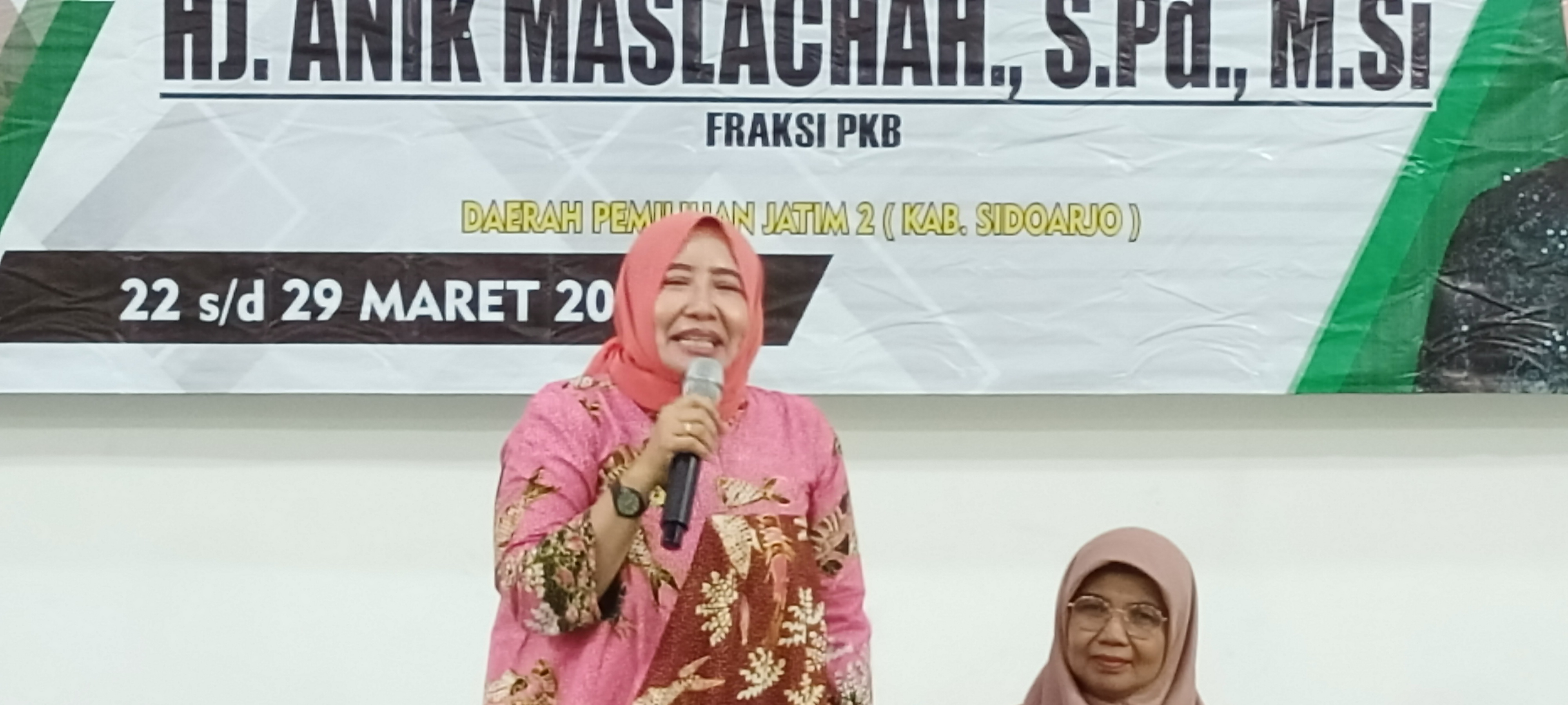 Wakil ketua DPRD provinsi Jatim Anik Maslacah SPd MSi