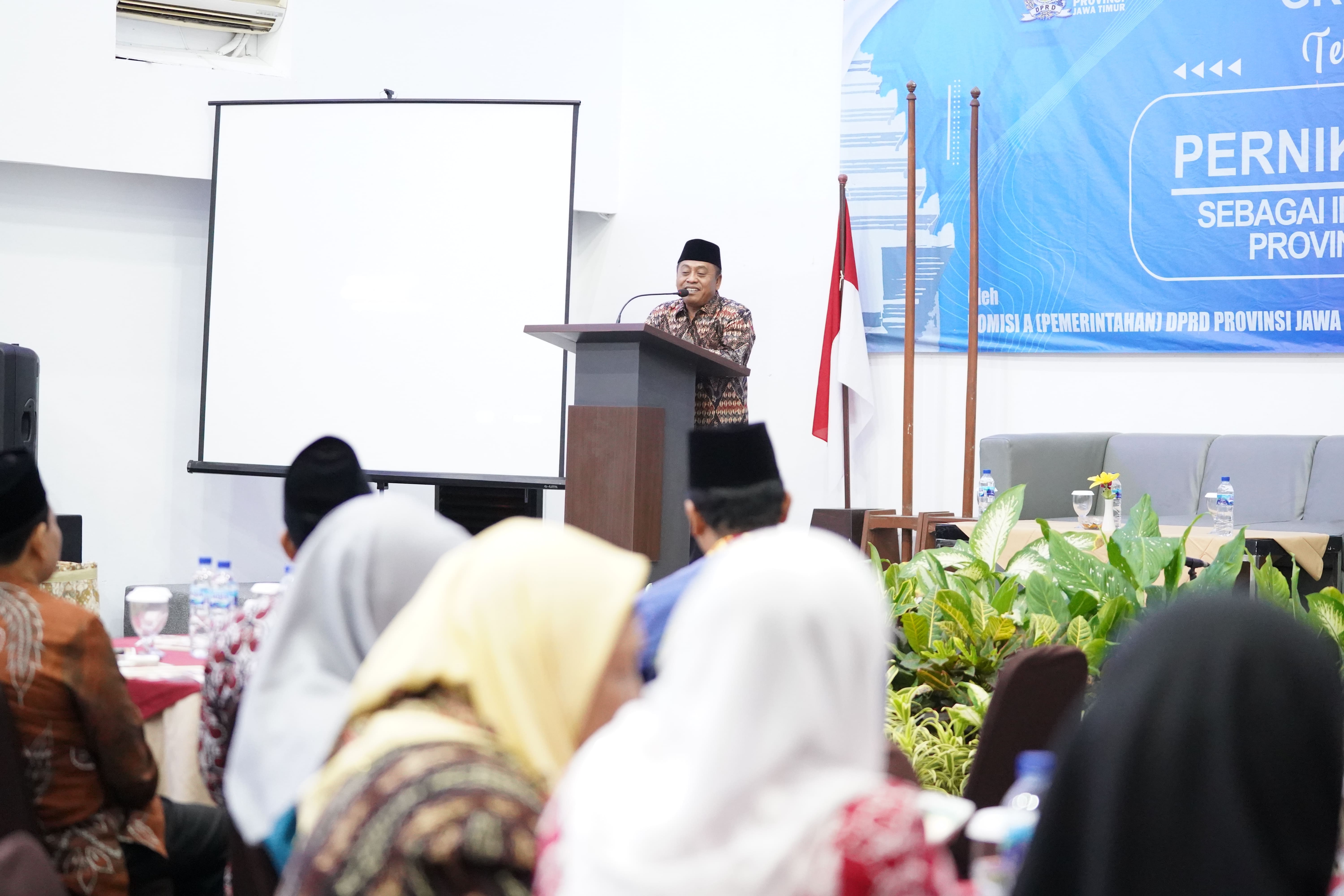 Anggota Komisi A DPRD Provinsi Jawa Timur H. Samwil menggelar Focus Group Discussion (FGD) dengan tema “Resiko Pernikahan Dini pada Remaja Millenial”.