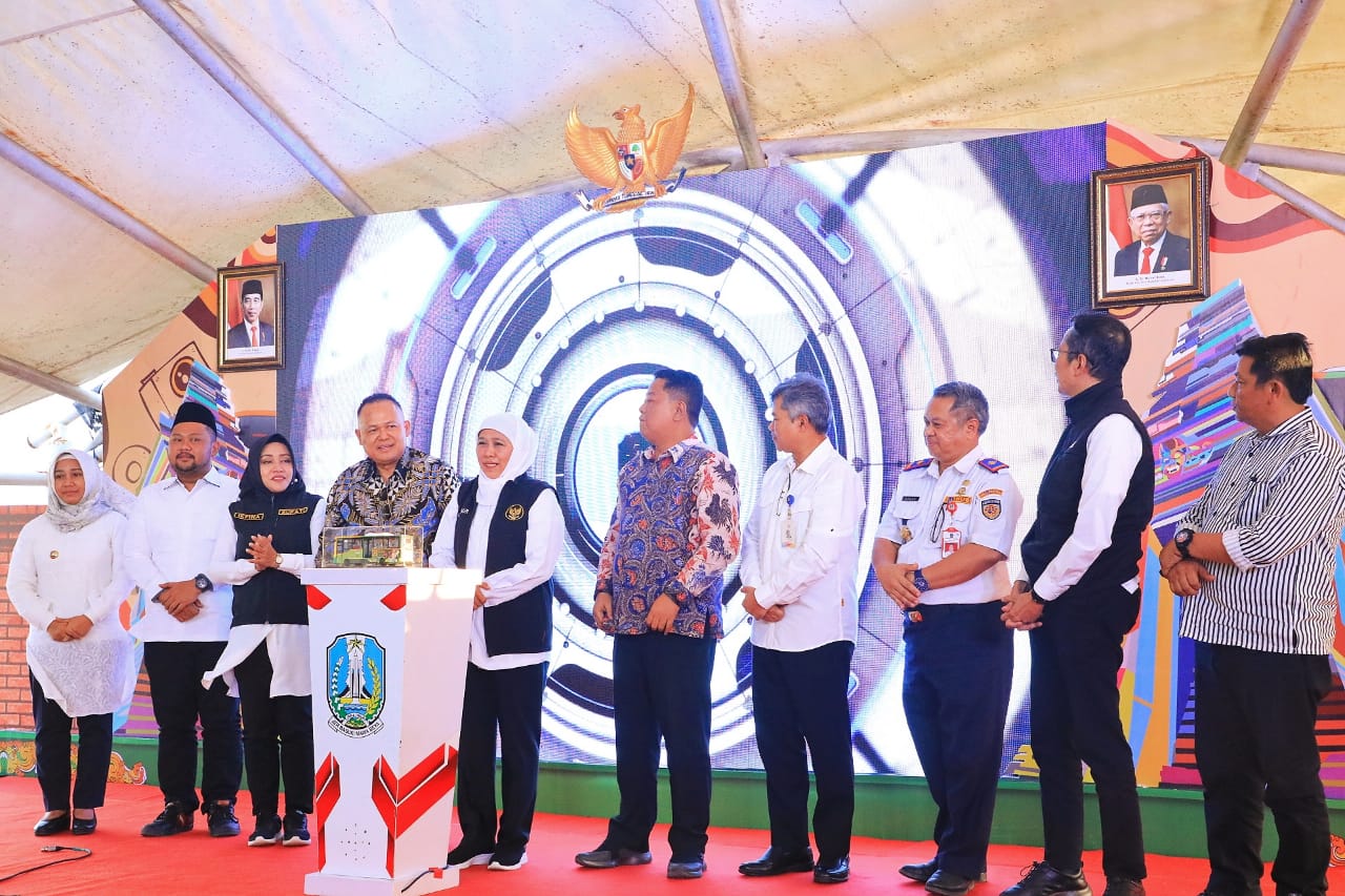 Ketua Komisi D DPRD provinsi Jatim Dr Agung Mulyono bersama anggota