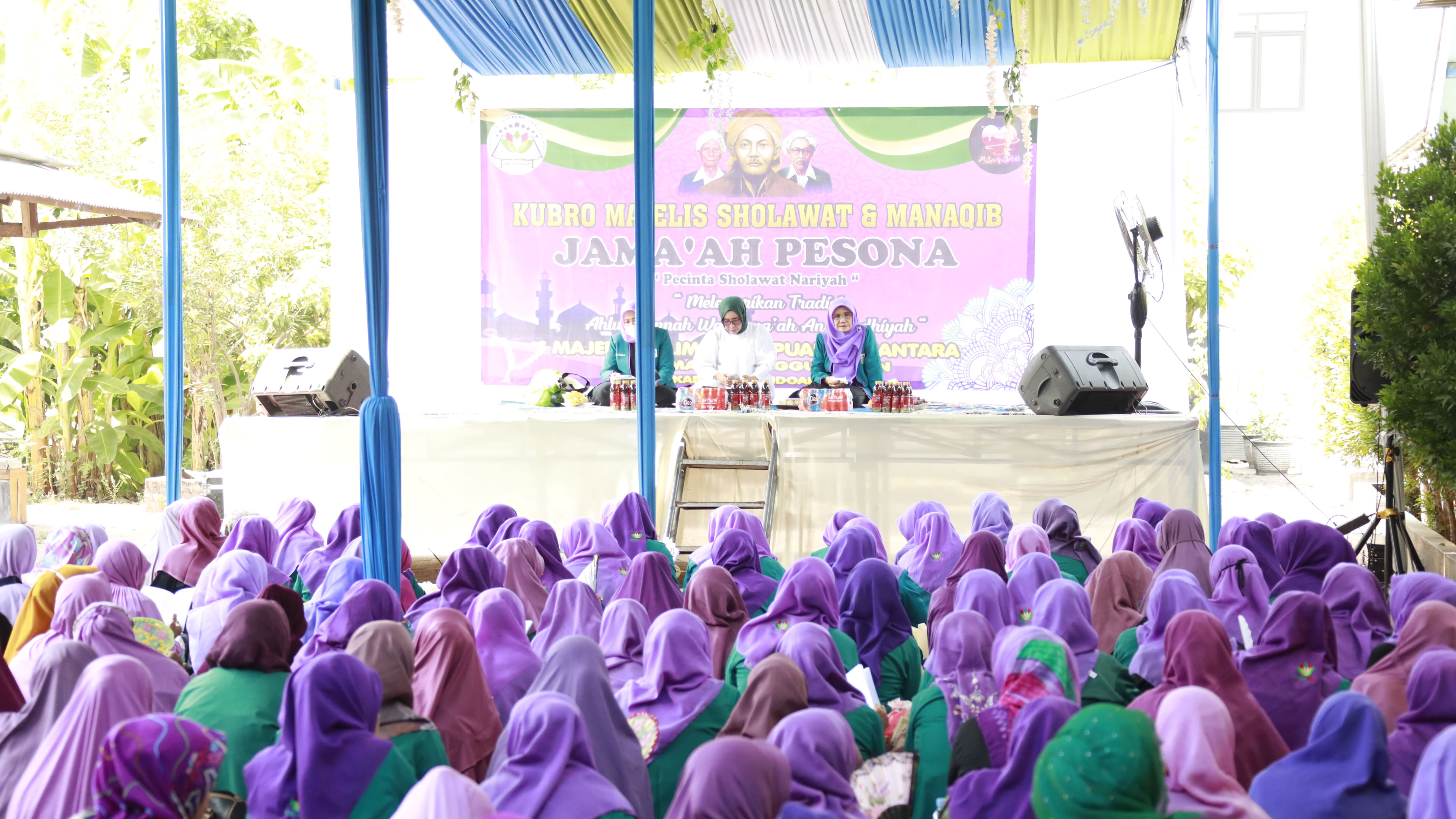 Wakil Ketua DPRD Provinsi Jawa Timur Hj. Anik Maslachah mengapresiasi semangat perempuan nusantara yang masih memiliki kepedulian terhadap shalawat