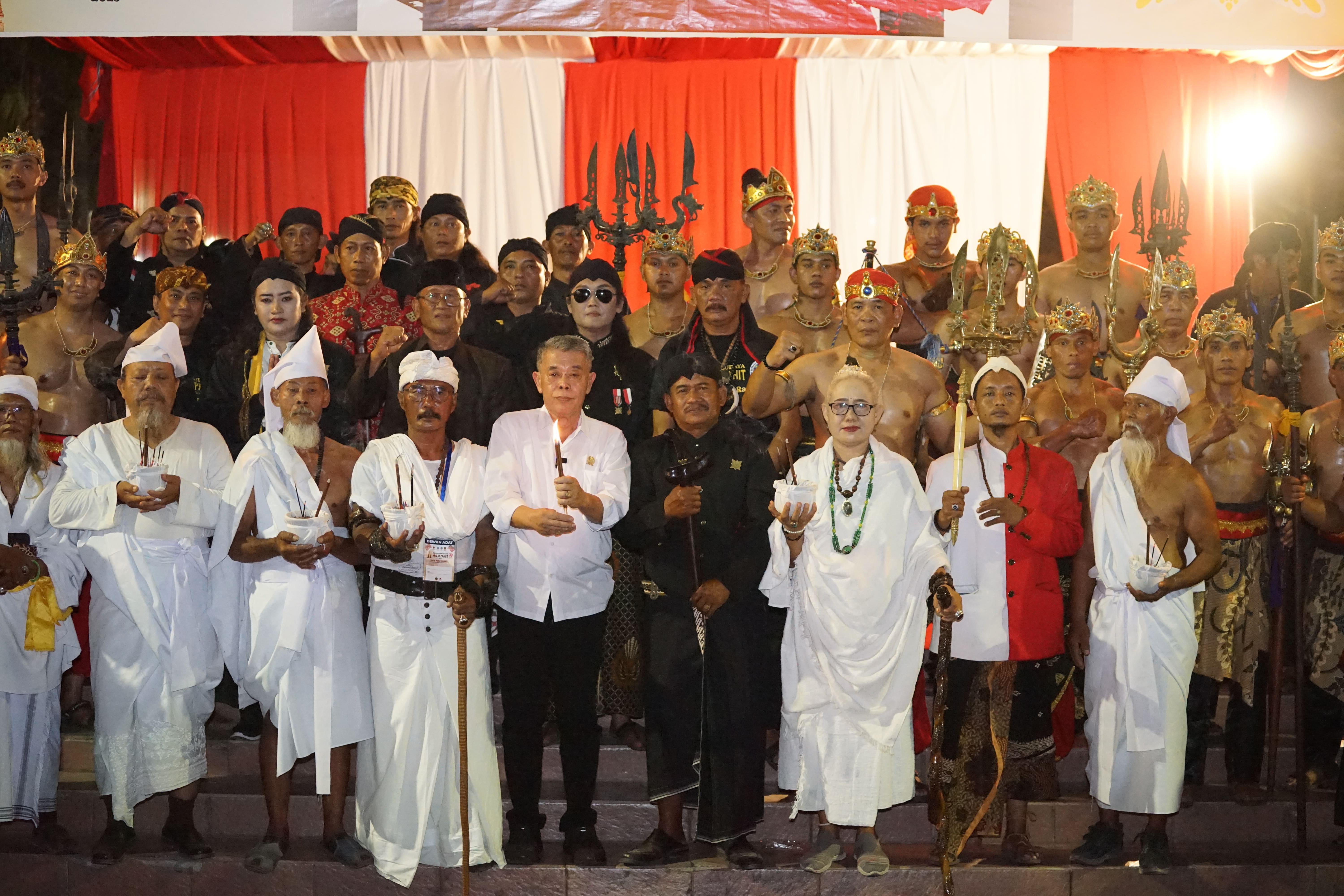Ketua DPRD Provinsi Jawa Timur Kusnadi mengajak masyarakat untuk melestarikan dan meneladani budaya Majapahit, sehingga menjadi semangat bagi kemajuan bangsa Indonesia.