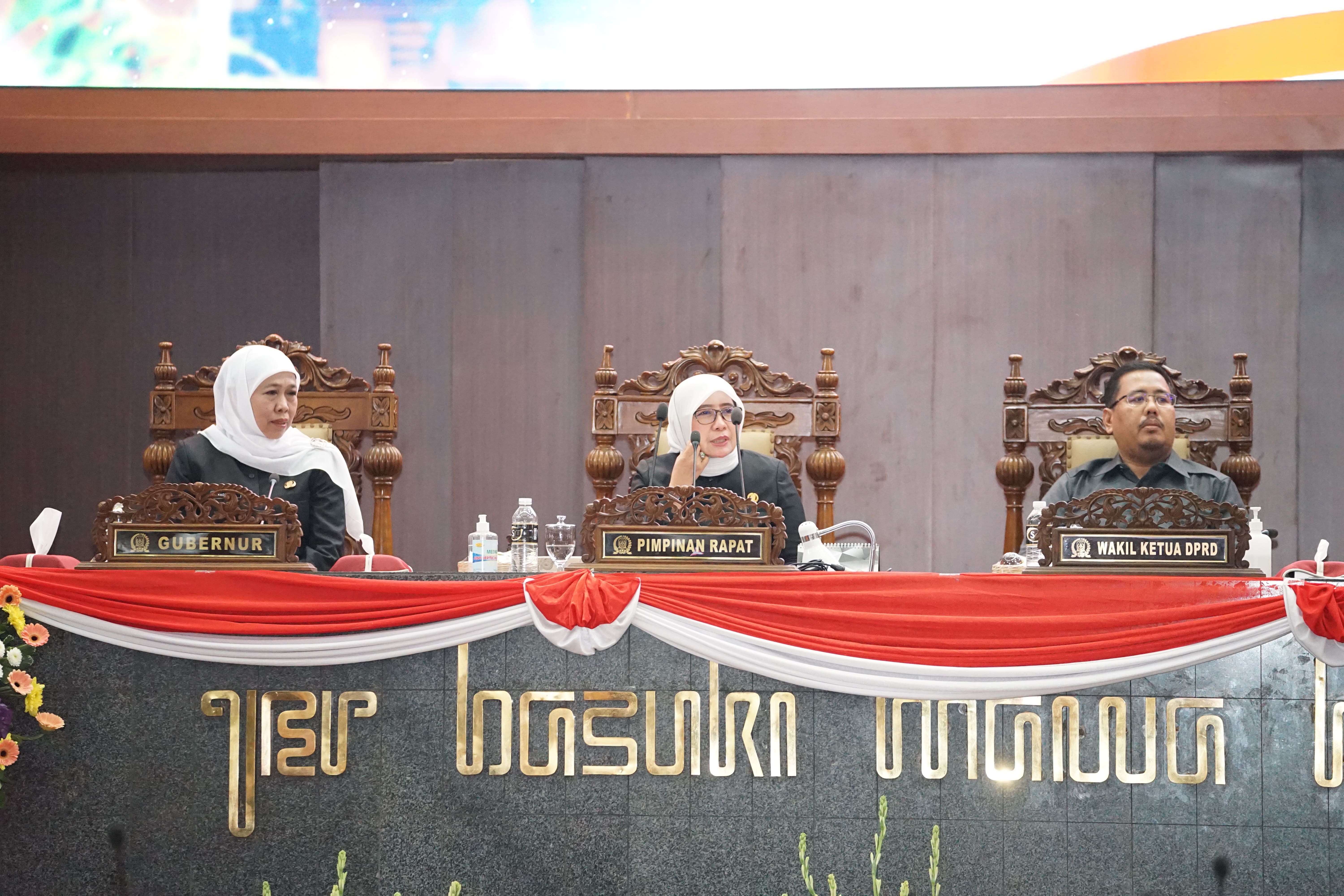 DPRD dan Pemprov Jatim resmi menetapkan Rancangan Peraturan Daerah (Raperda) tentang Rancangan Anggaran Pendapatan Belanja Daerah (R – APBD) 2024 menjadi peraturan daerah (Perda)