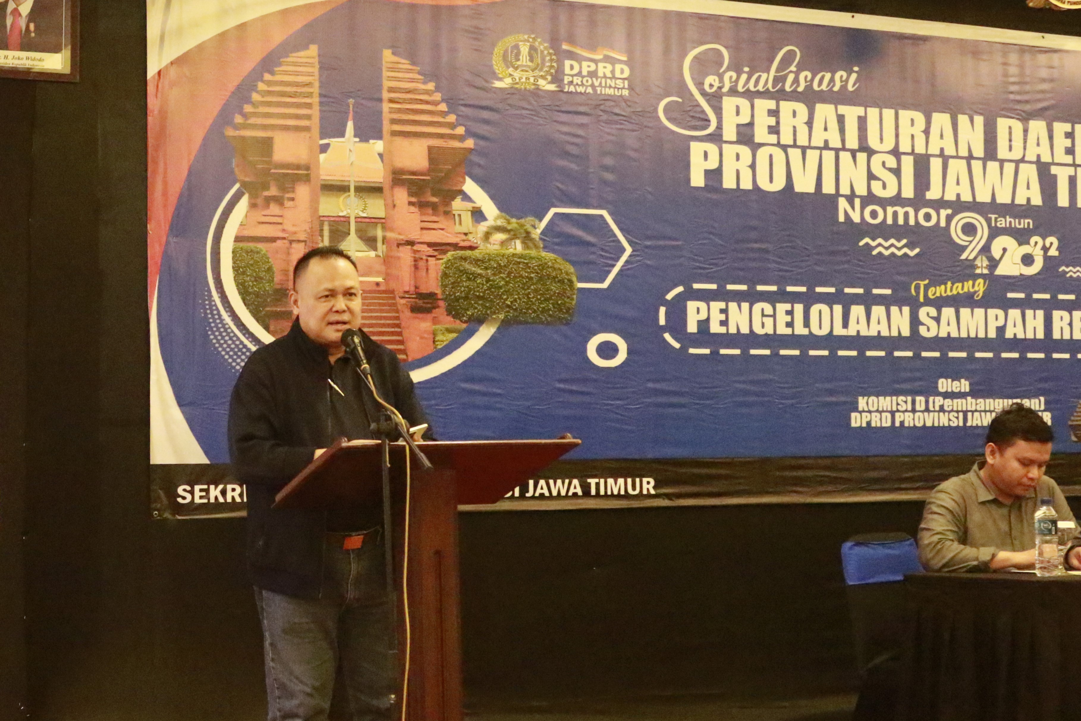 Ketua Komisi D DPRD Jawa Timur dr Agung Mulyono menggencarkan Sosialisasi Perda Pengolahan Sampah Regional sebagai upaya edukasi bagi masyarakat