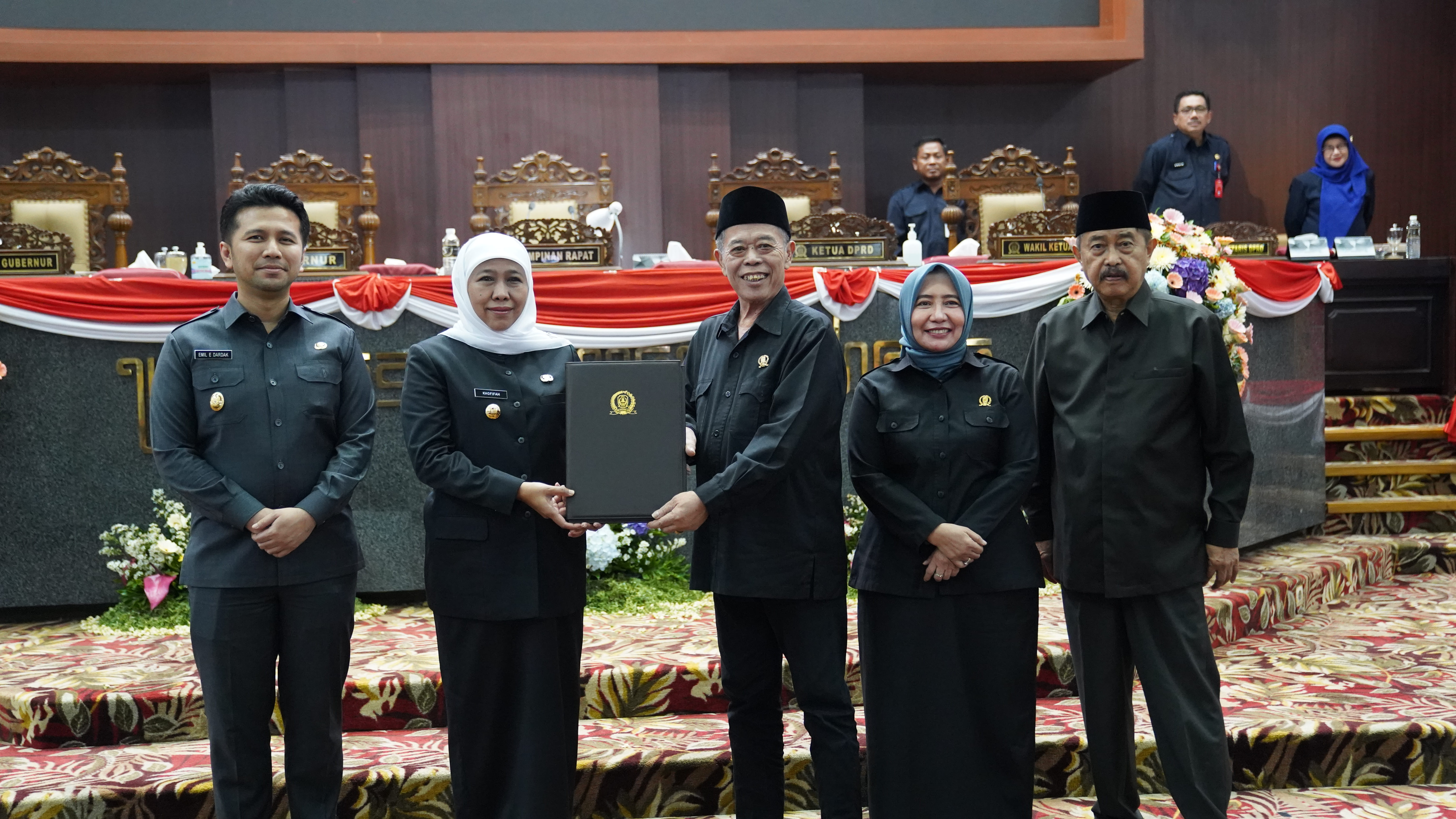 Sembilan Fraksi di DPRD Jatim menyetujui dan mengesahkan Rancangan Peraturan Daerah (Raperda) Tentang Perubahan atas Peraturan Daerah Provinsi Jatim Nomor 2 Tahun 2019 tentang Penanaman Modal.