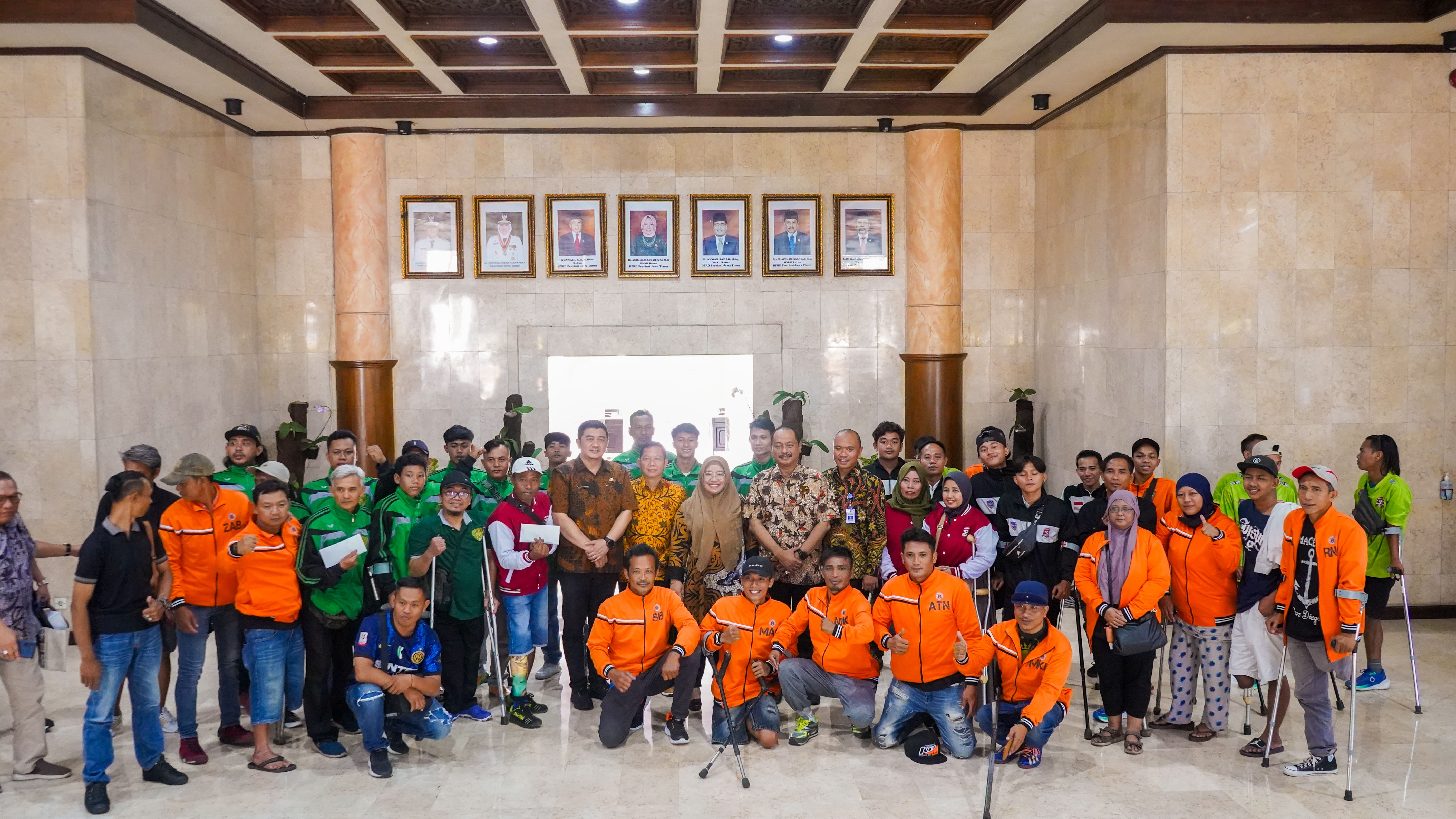 Wakil Ketua Komisi E DPRD Jatim Lepas Tim Sepak Bola Amputasi ke Jakarta