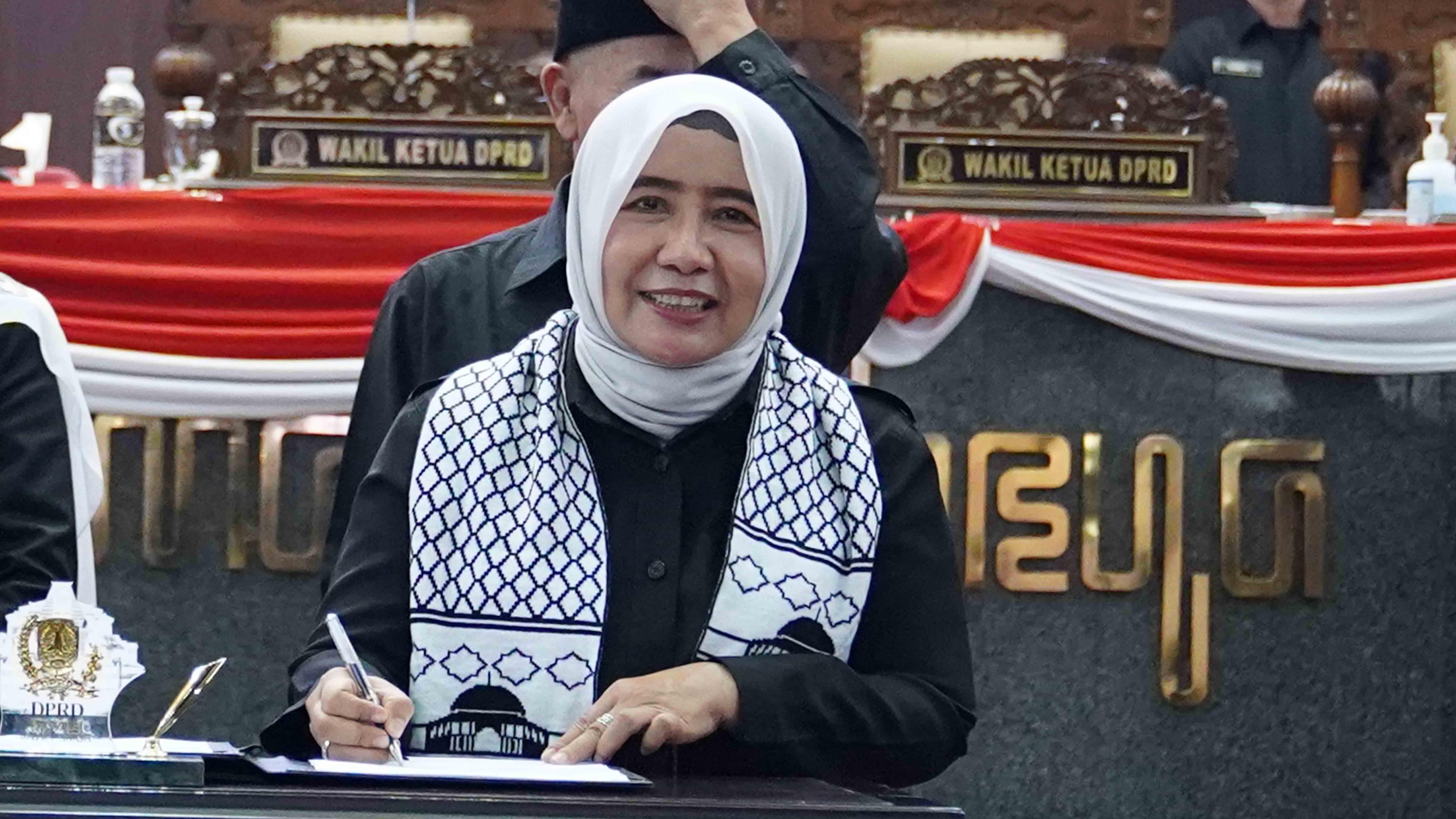 Wakil Ketua DPRD Jatim dari PKB Anik Maslachah