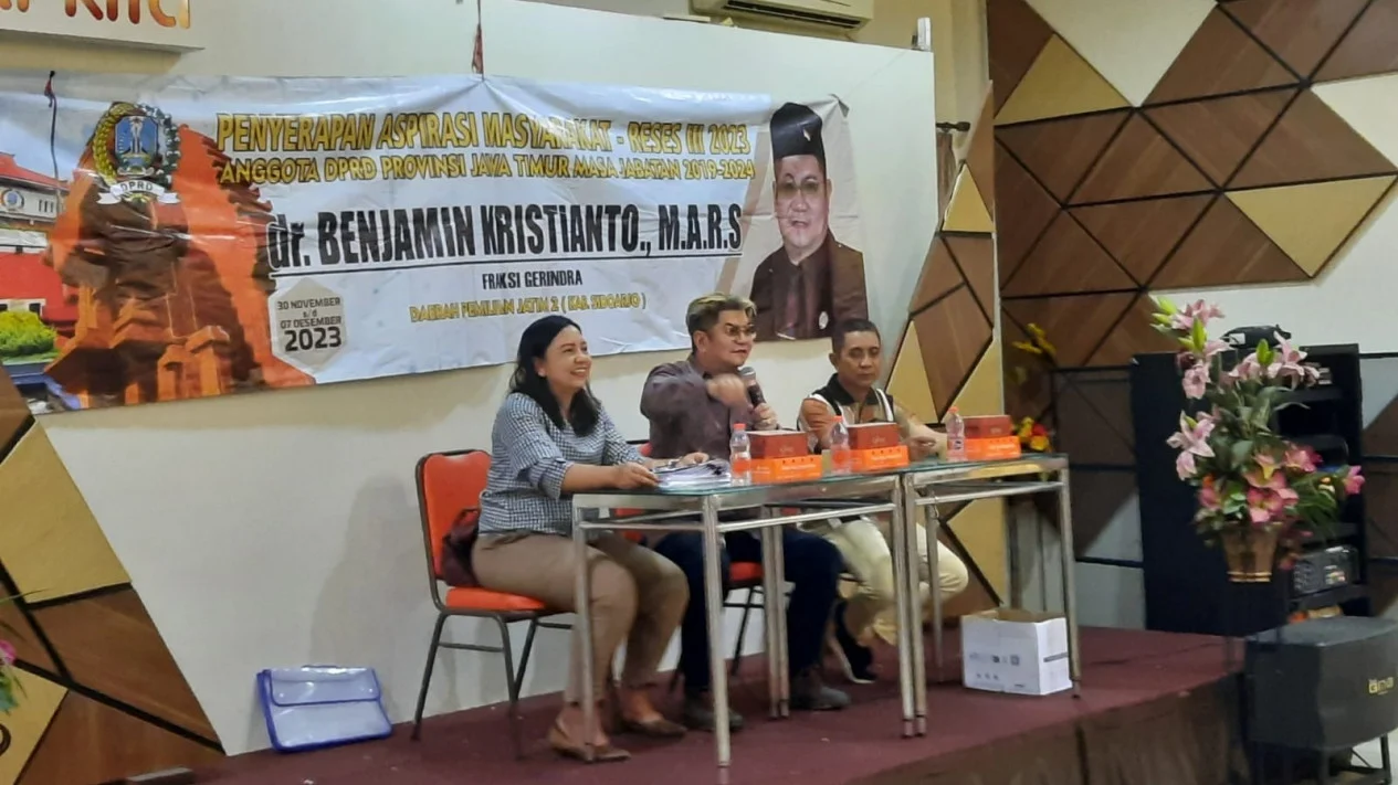 Anggota Komisi E DPRD Provinsi Jawa Timur Benjamin Kristianto menerima banyak keluhan terkait permasalahan-permasalahan yang timbul saat masa Penerimaan Peserta Didik Baru (PPDB).