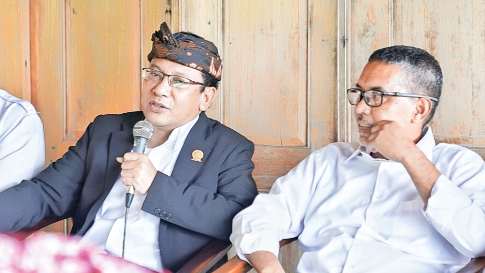 Anggota Komisi B DPRD Provinsi Jawa Timur Daniel Rohi mendorong perangkat desa Giripurno untuk melakukan sinergitas dengan stakeholder untuk mengoptimalisasi potensi Desa Wisata Giripurno.