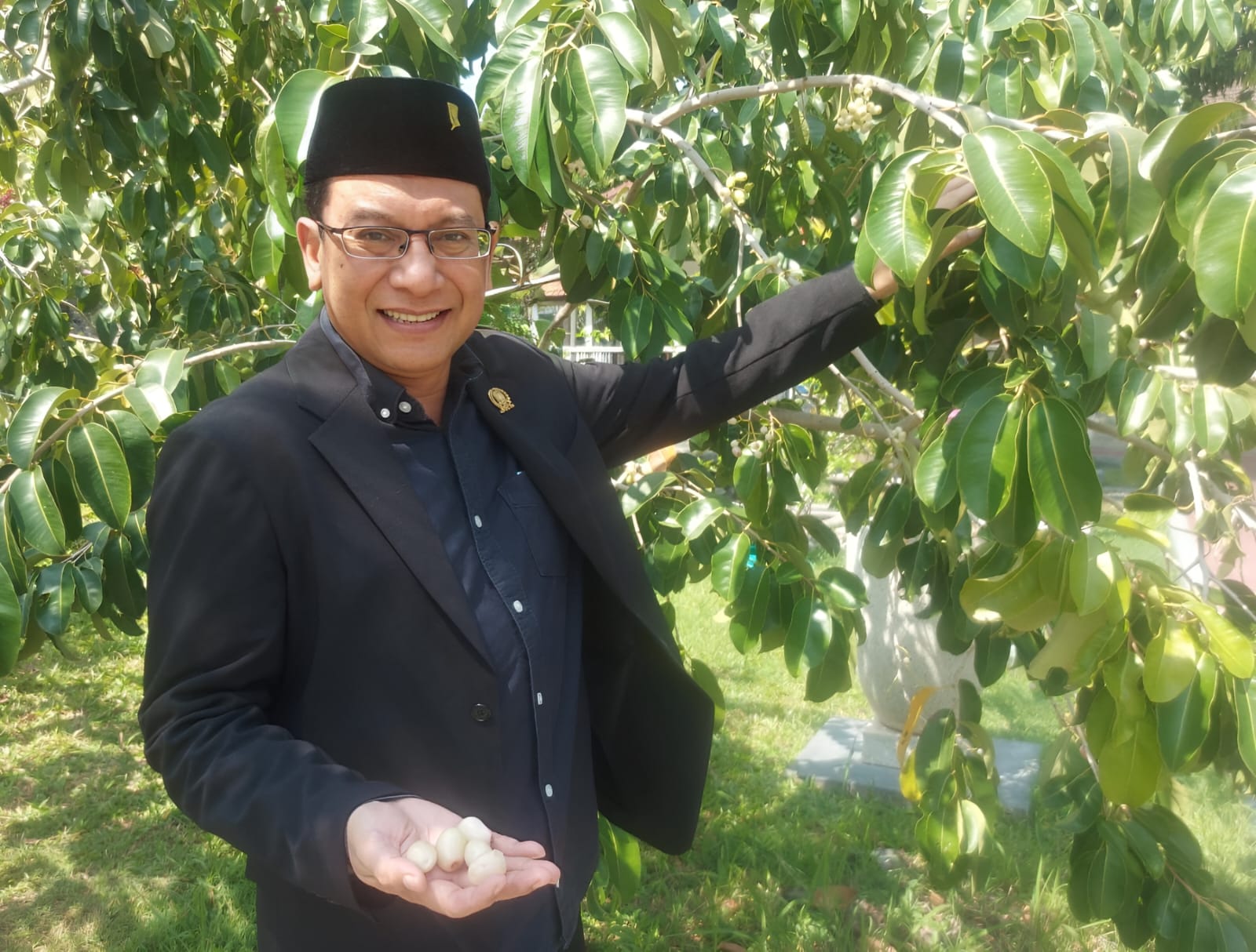 Anggota komisi B DPRD Jawa
Timur Daniel Rohi