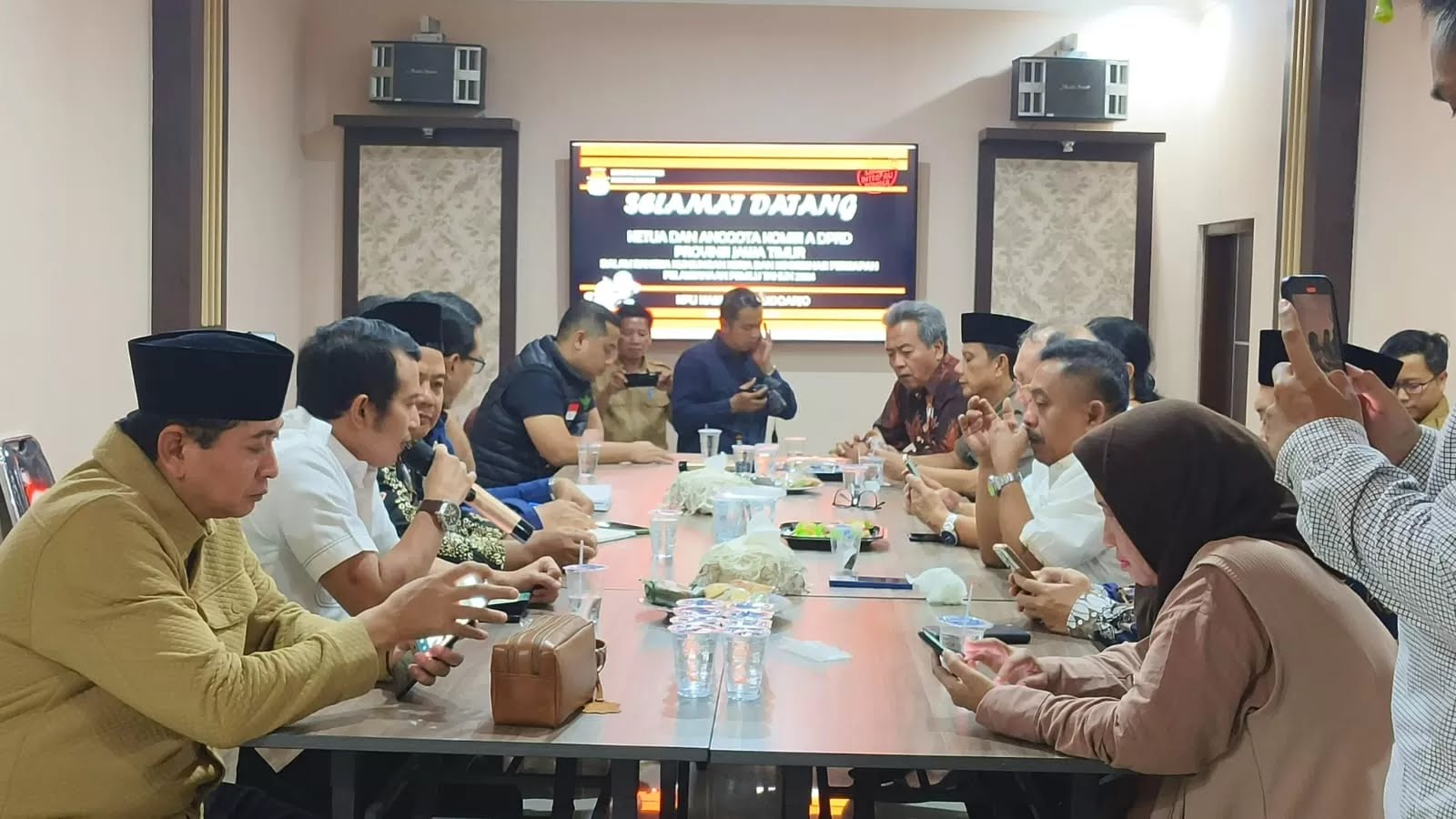 Komisi A DPRD Provinsi Jawa Timur saat berkunjung ke Kantor KPU Sidoarjo
