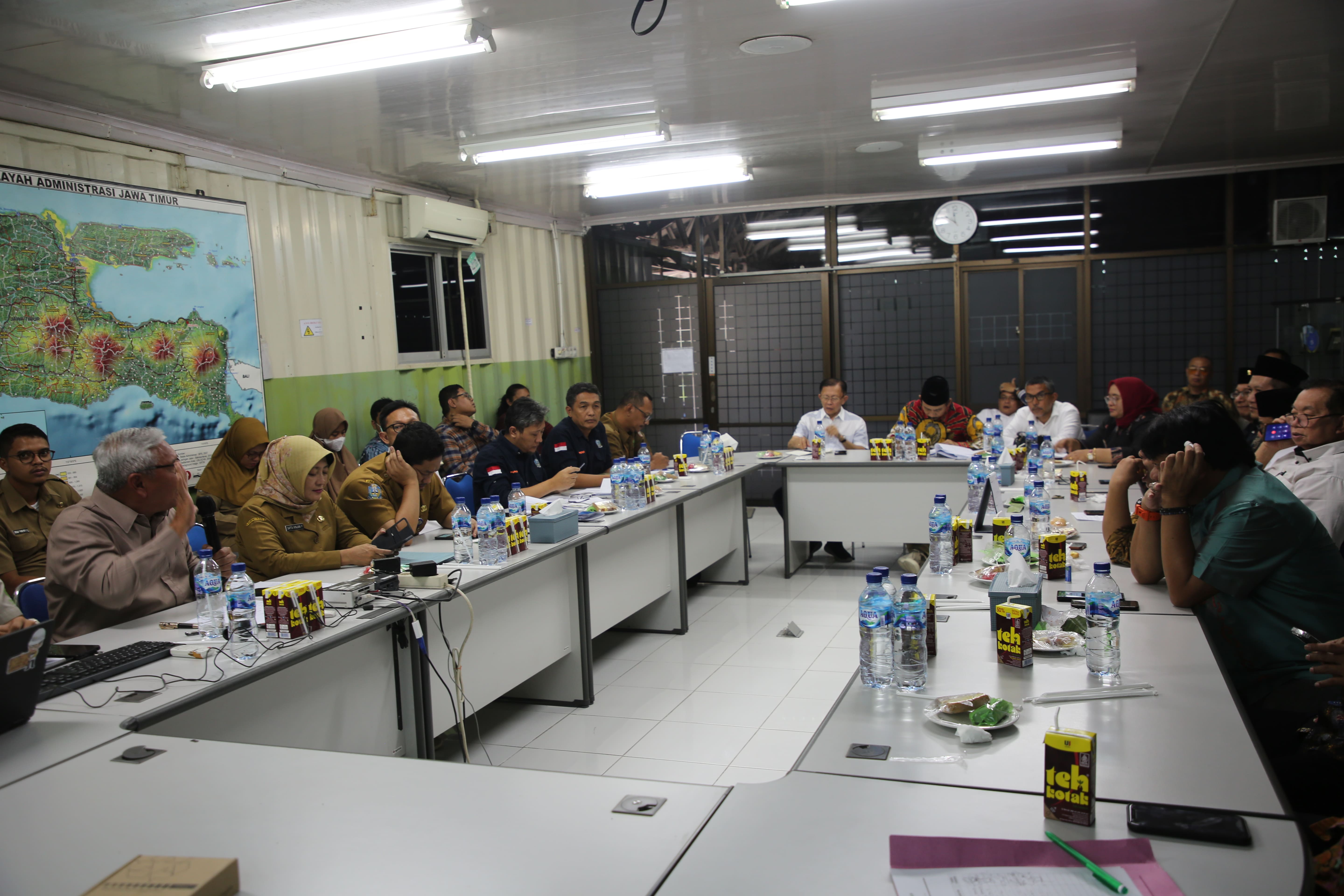 Wakil Ketua Komisi B DPRD Provinsi Jawa Timur Amar Saifudin menegaskan pabrik PT Kebun Tebu Mas(KTM) harus meningkatkan kesejahteraan petani tebu.