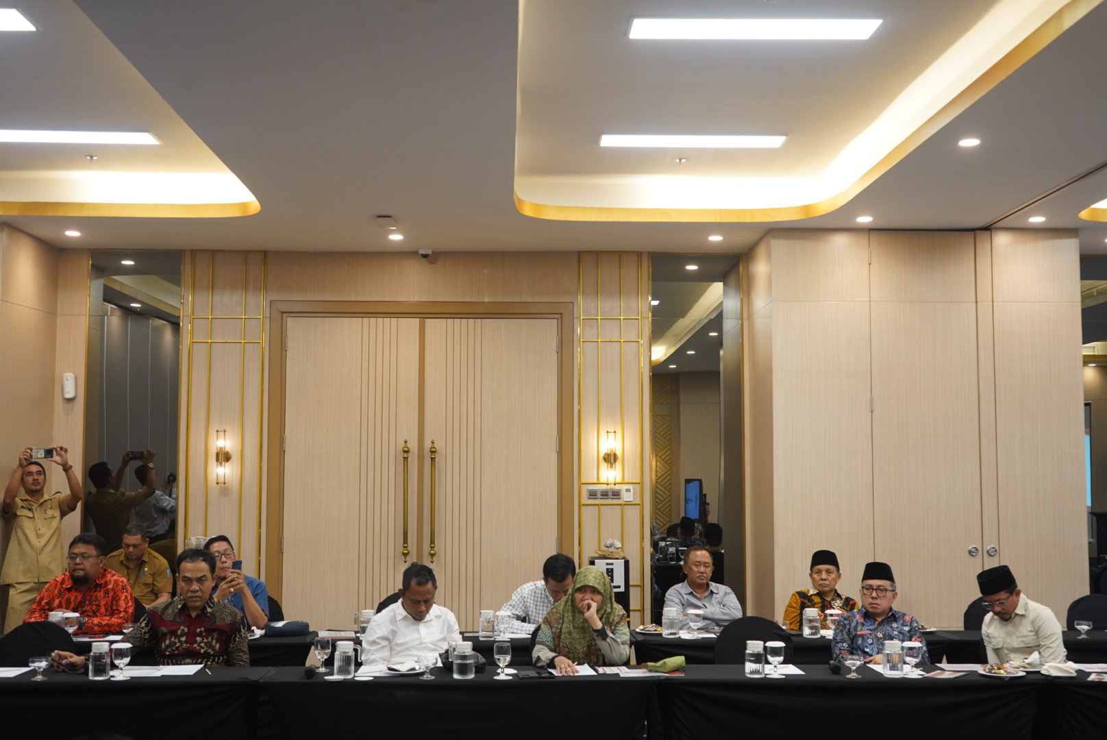 Wakil Ketua Komisi C DPRD Provinsi Jawa Timur  Yohanes Ristu Nugroho memimpin kunjungan Kerja Komisi C DPRD Provinsi Jawa Timur Monitoring Kinerja BUMD Bank Jatim Cabang Mojokerto.