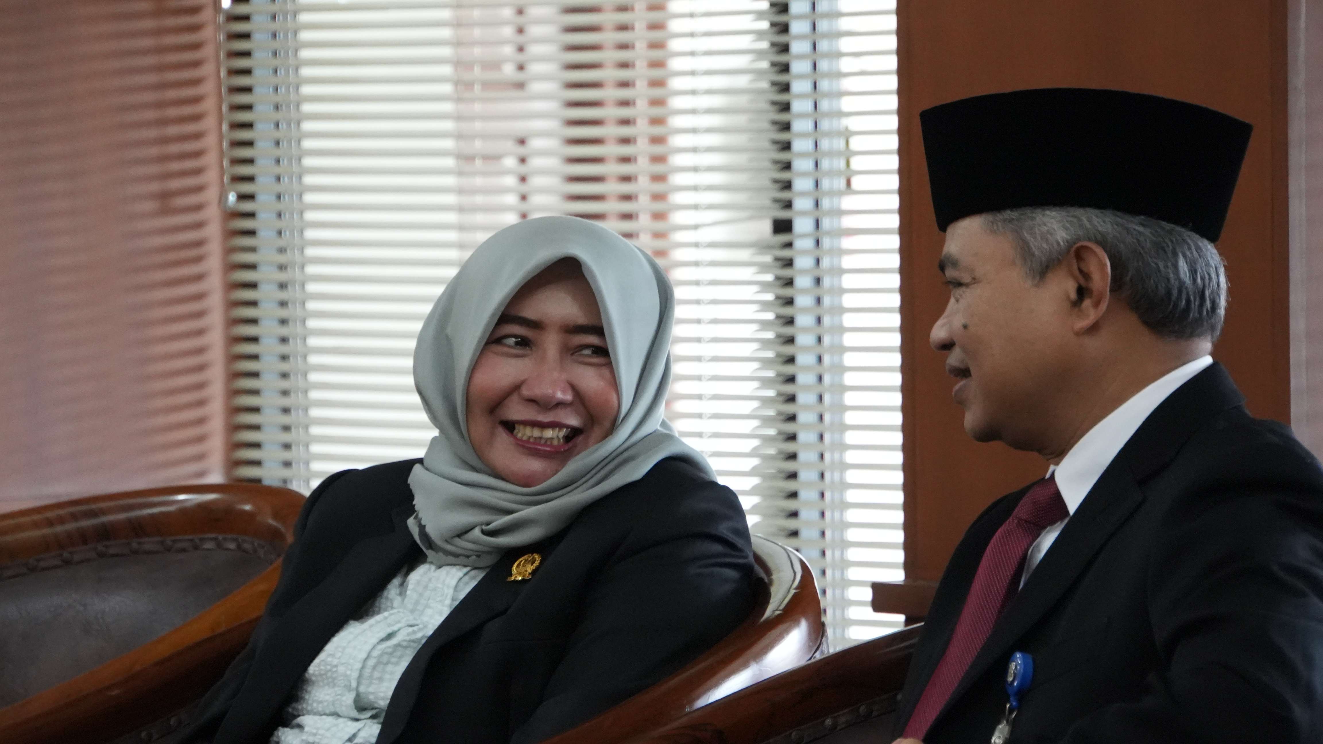 Wakil Ketua DPRD JATIM & Sekretaris DPW PKB Jatim Hj Anik Maslachah