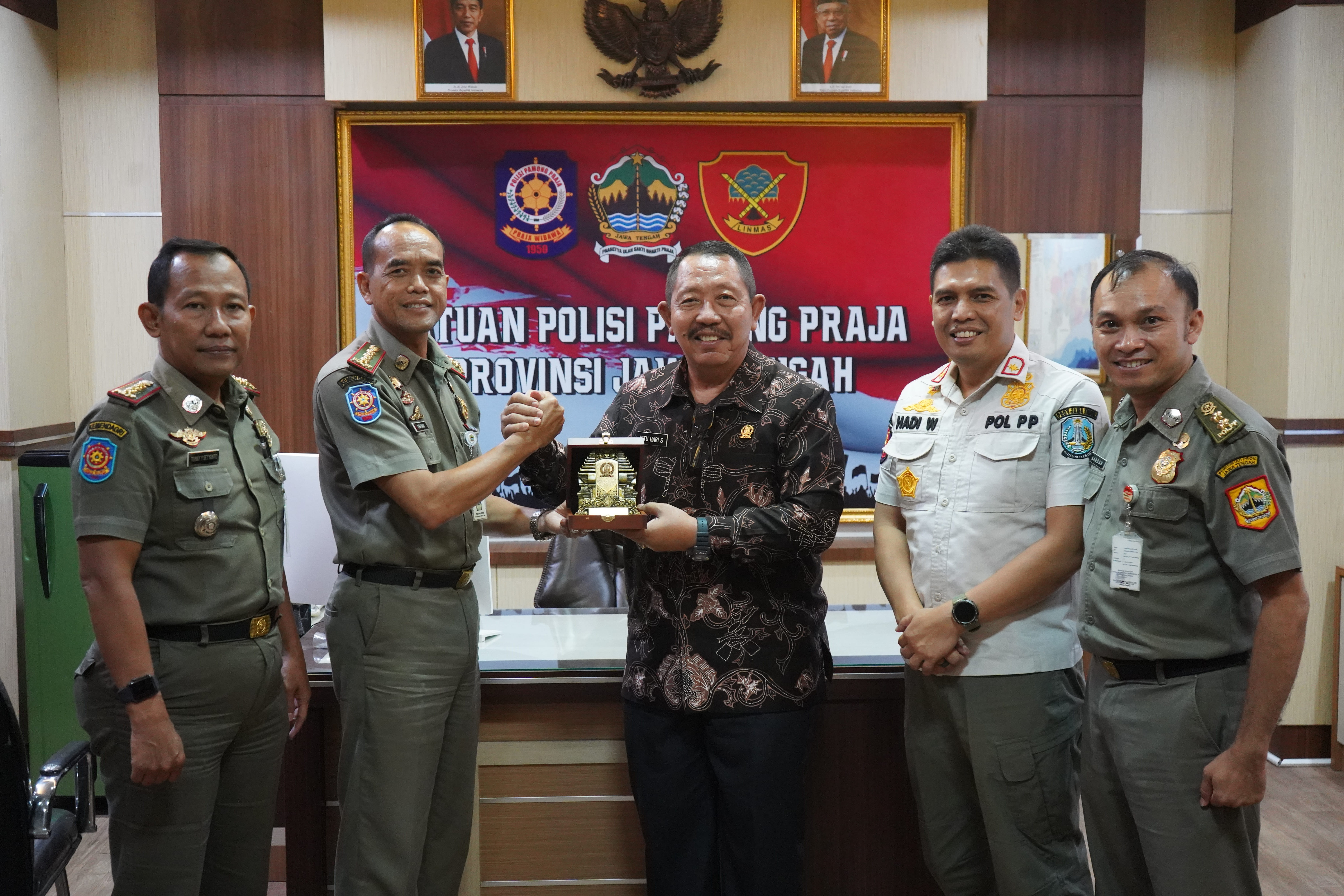Wakil Ketua DPRD Provinsi Jawa Timur Istu Hari Subagio mengapresiasi kinerja cepat Satpoll PP Semarang.