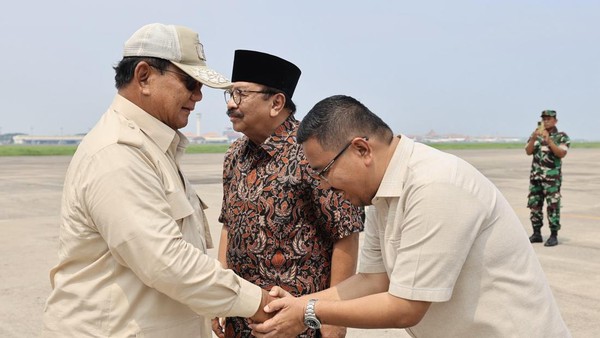 Wakil ketua DPRD provinsi Jatim Anwar Sadad dengan Ketua Dewan Pembina DPP Partai Gerindra, Prabowo Subianto.