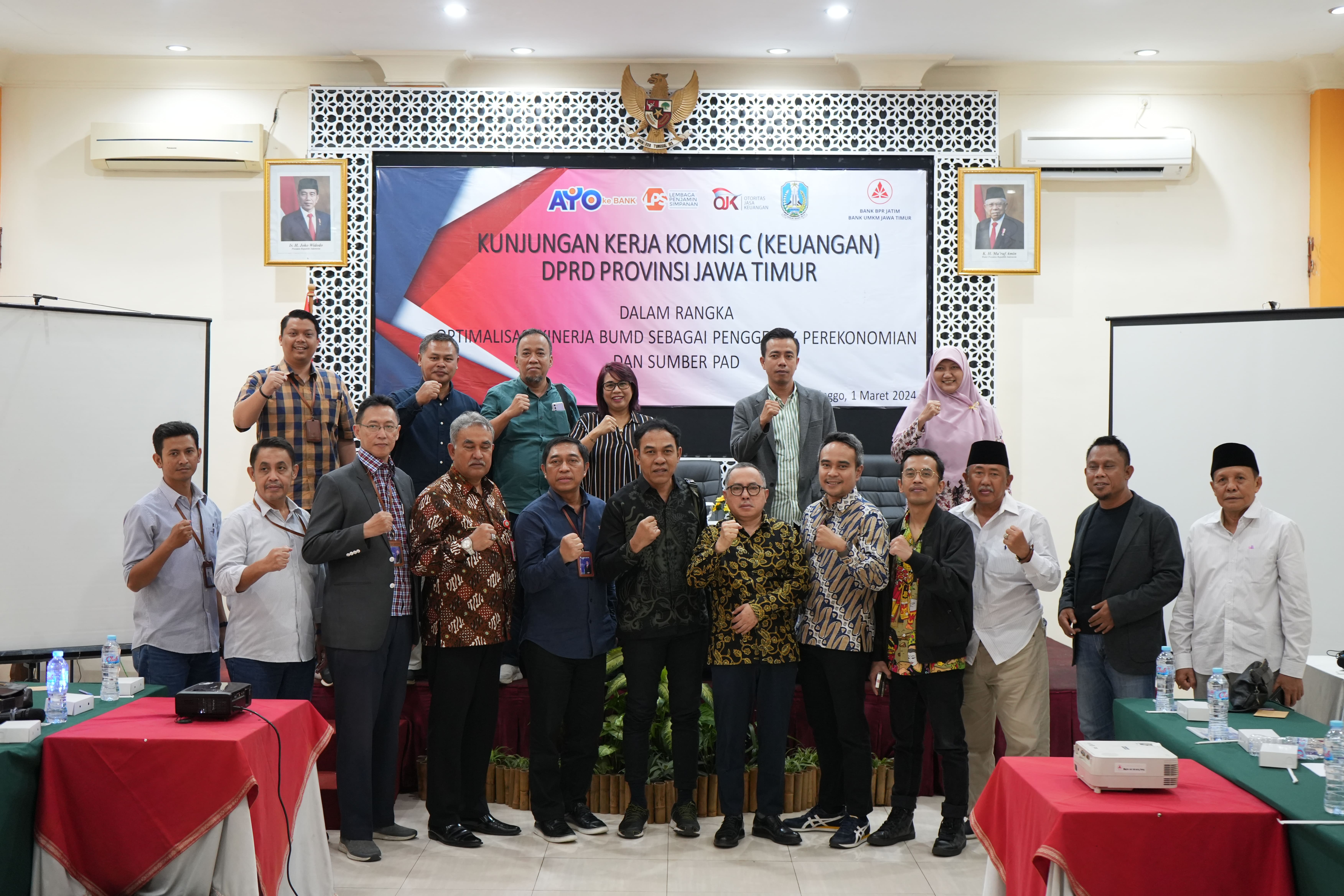 Wakil Ketua komisi C DPRD Provinsi Jawa Timur Yohanes Ristu Nugroho mendorong optimalisasi kinerja Bank Pengkreditan Rakyat (BPR) Kota Probolinggo.