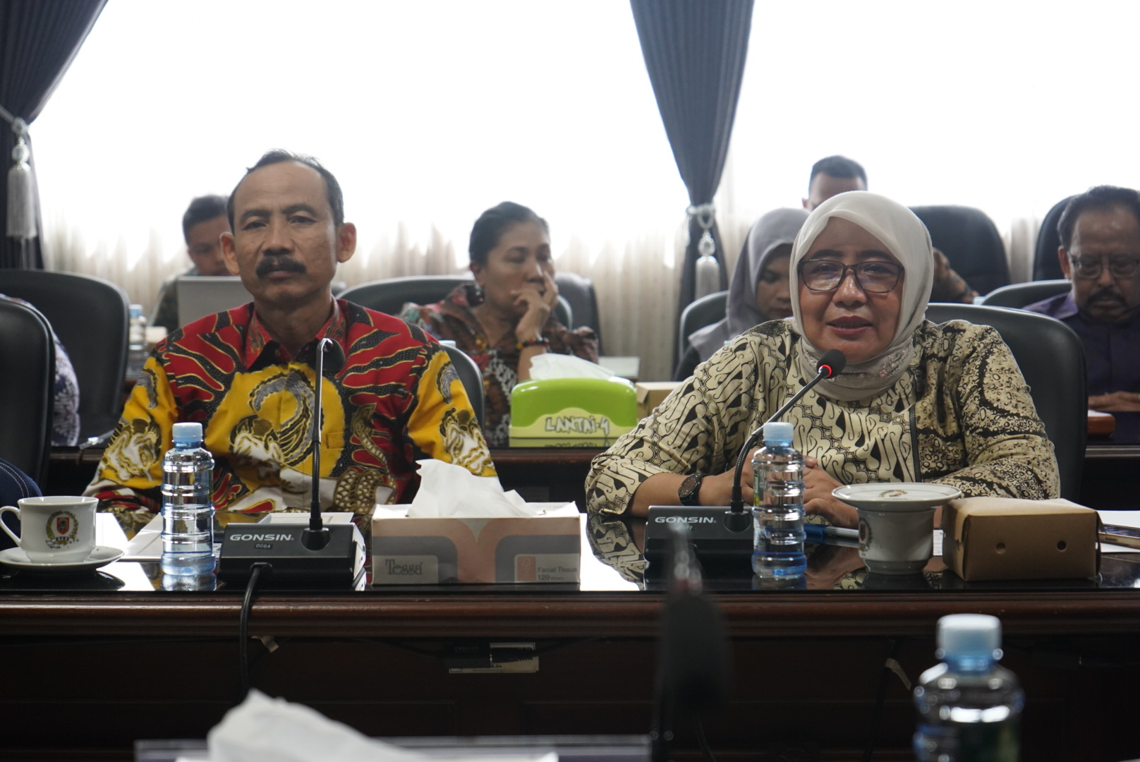 Wakil Ketua DPRD Provinsi Jawa Timur Anik Maslachah menekankan penurunan inflasi yang terjadi di Jawa Timur.