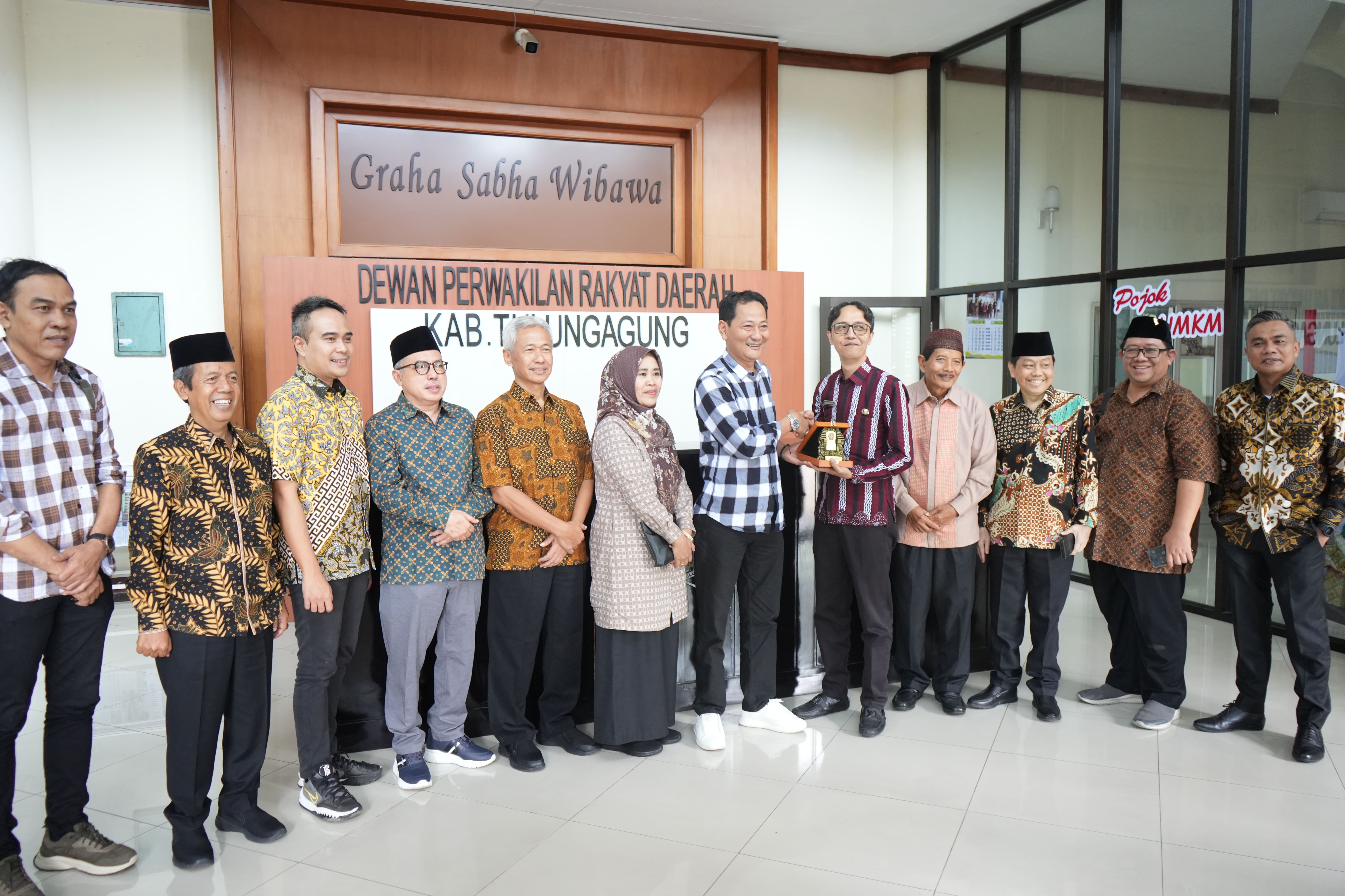 Anggota Badan Anggaran (Banggar) DPRD Provinsi Jawa Timur H.M. Heri Romadno mendorong DPRD Kabupaten untuk turut berperan aktif dalam upaya peningkatan PAD.