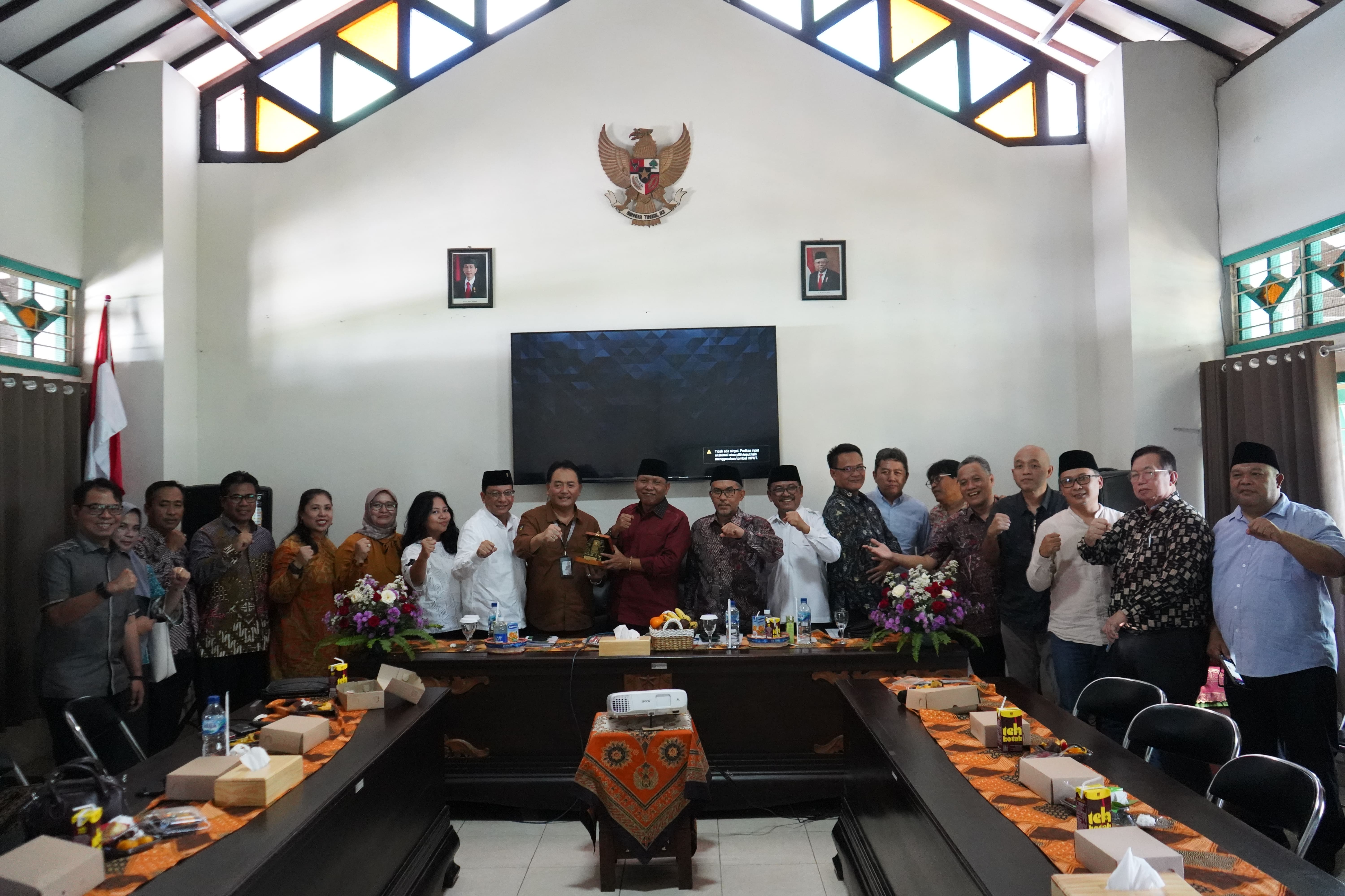 Ketua Komisi B DPRD Provinsi Jawa Timur Alyadi Mustofa mengapresiasi capaian kinerja Dinas Kehutanan Provinsi Jawa Timur.